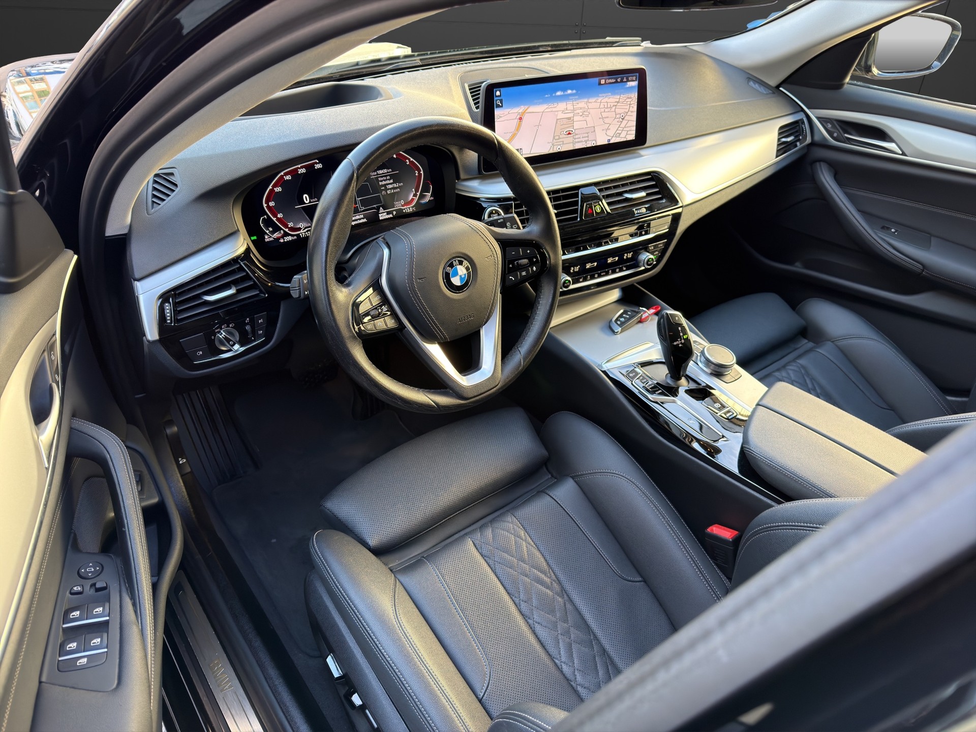 BMW 520d xDrive 48V Touring Fleet Edition Steptronic-image-11