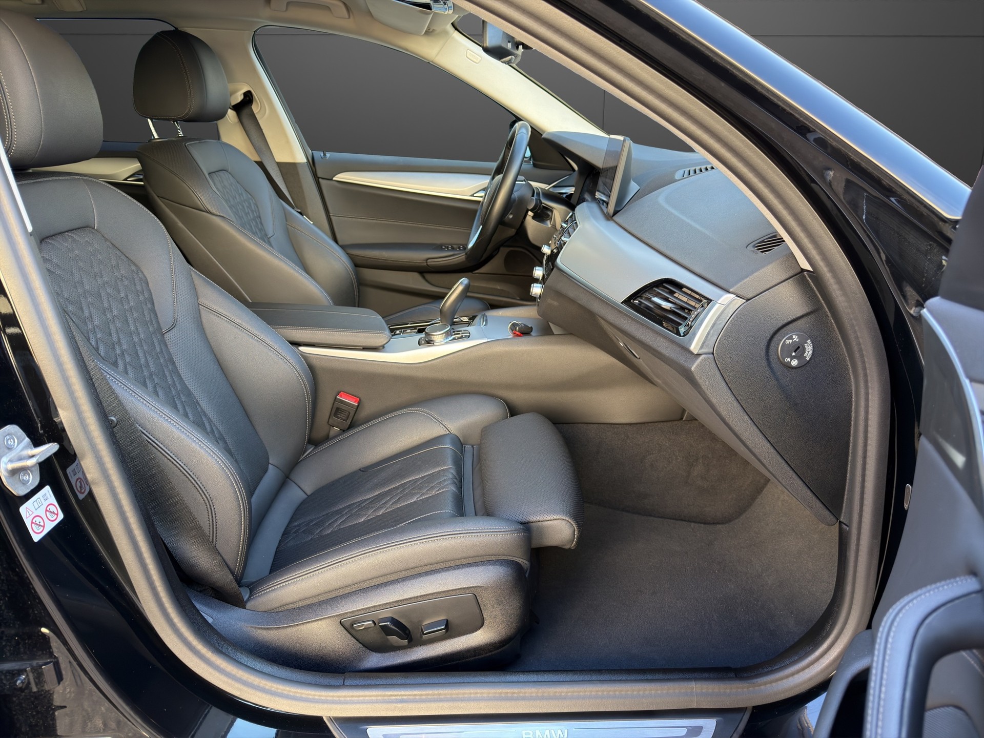 BMW 520d xDrive 48V Touring Fleet Edition Steptronic-image-14