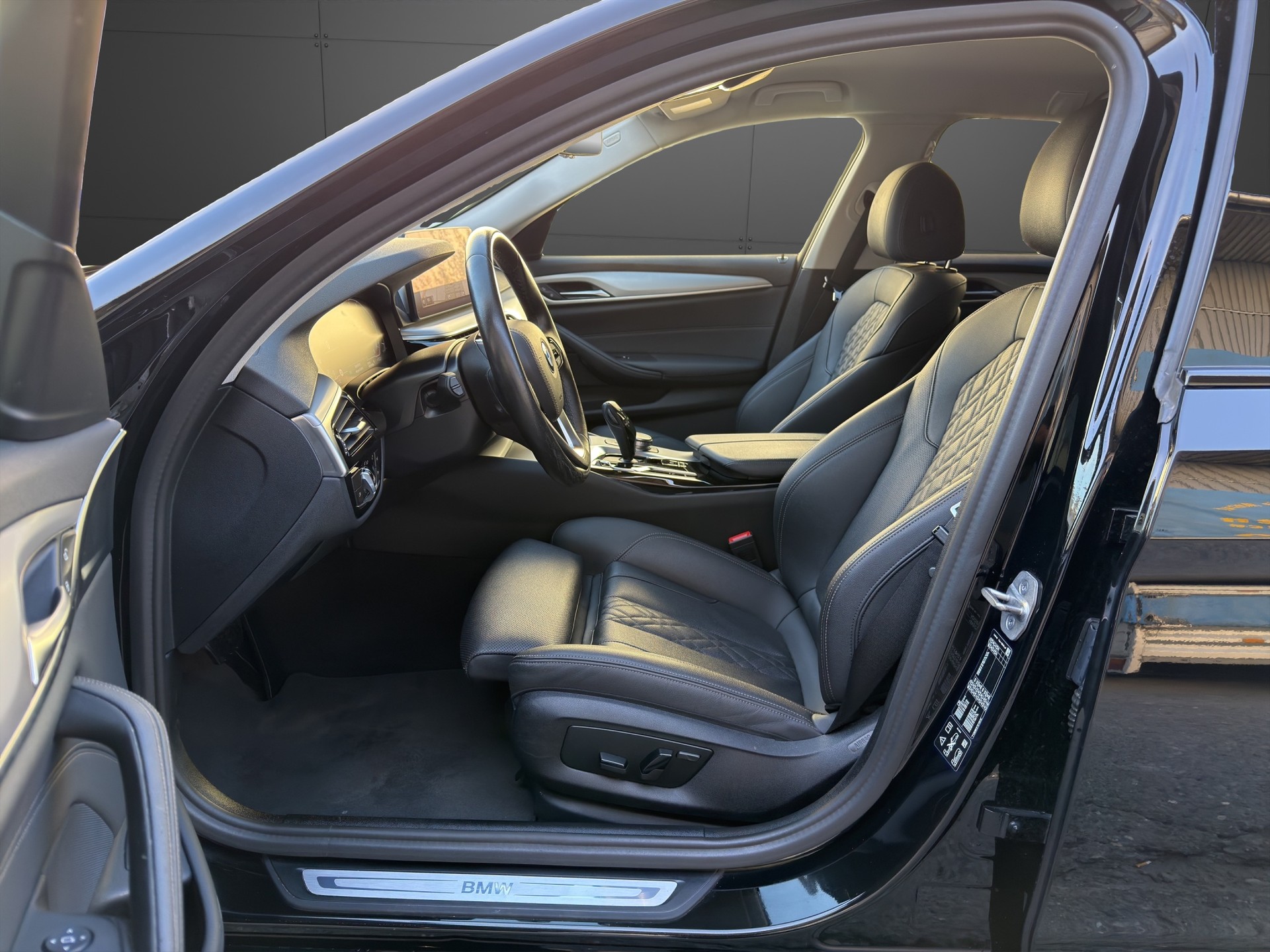 BMW 520d xDrive 48V Touring Fleet Edition Steptronic-image-10