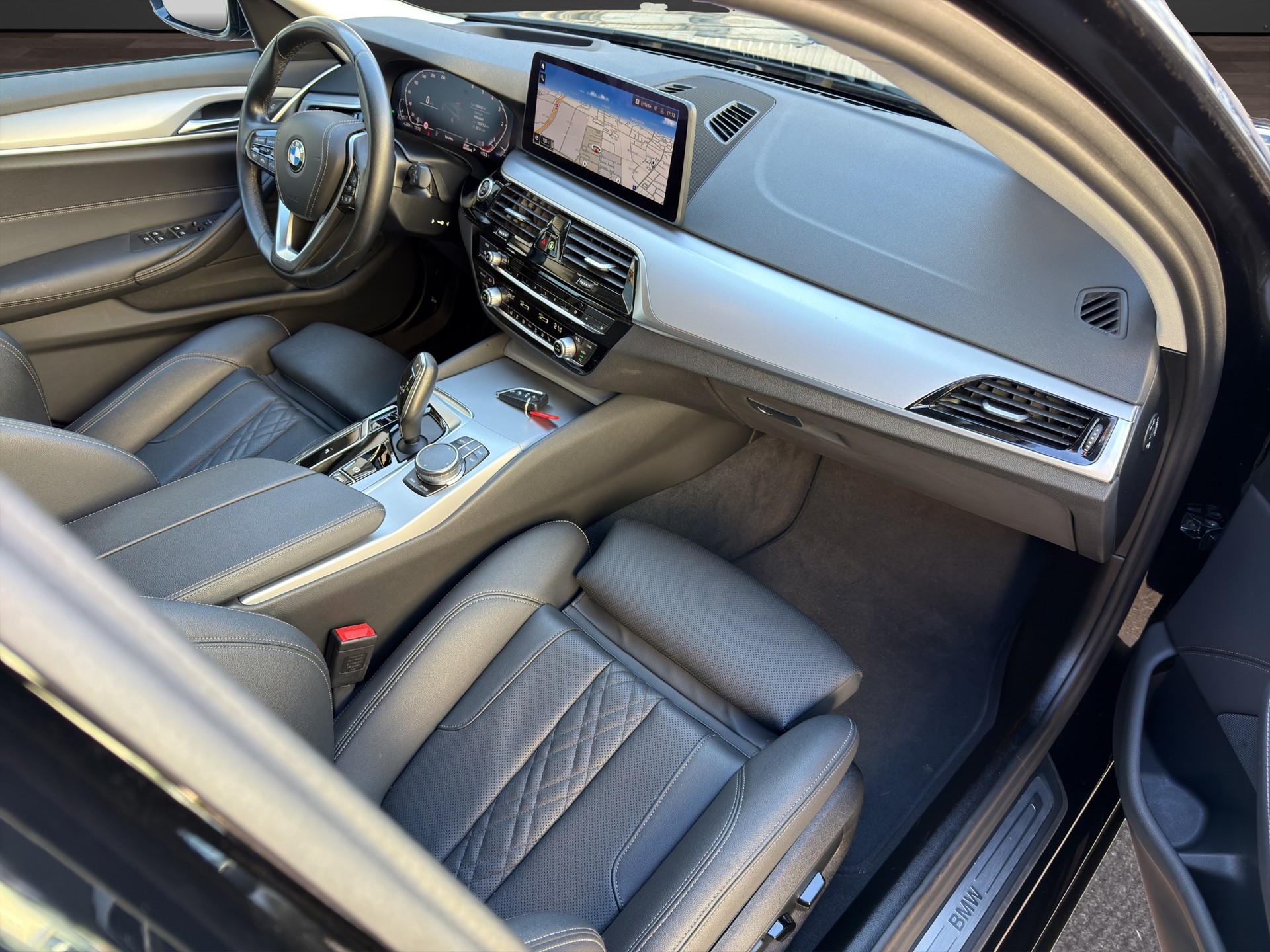 BMW 520d xDrive 48V Touring Fleet Edition Steptronic-image-13