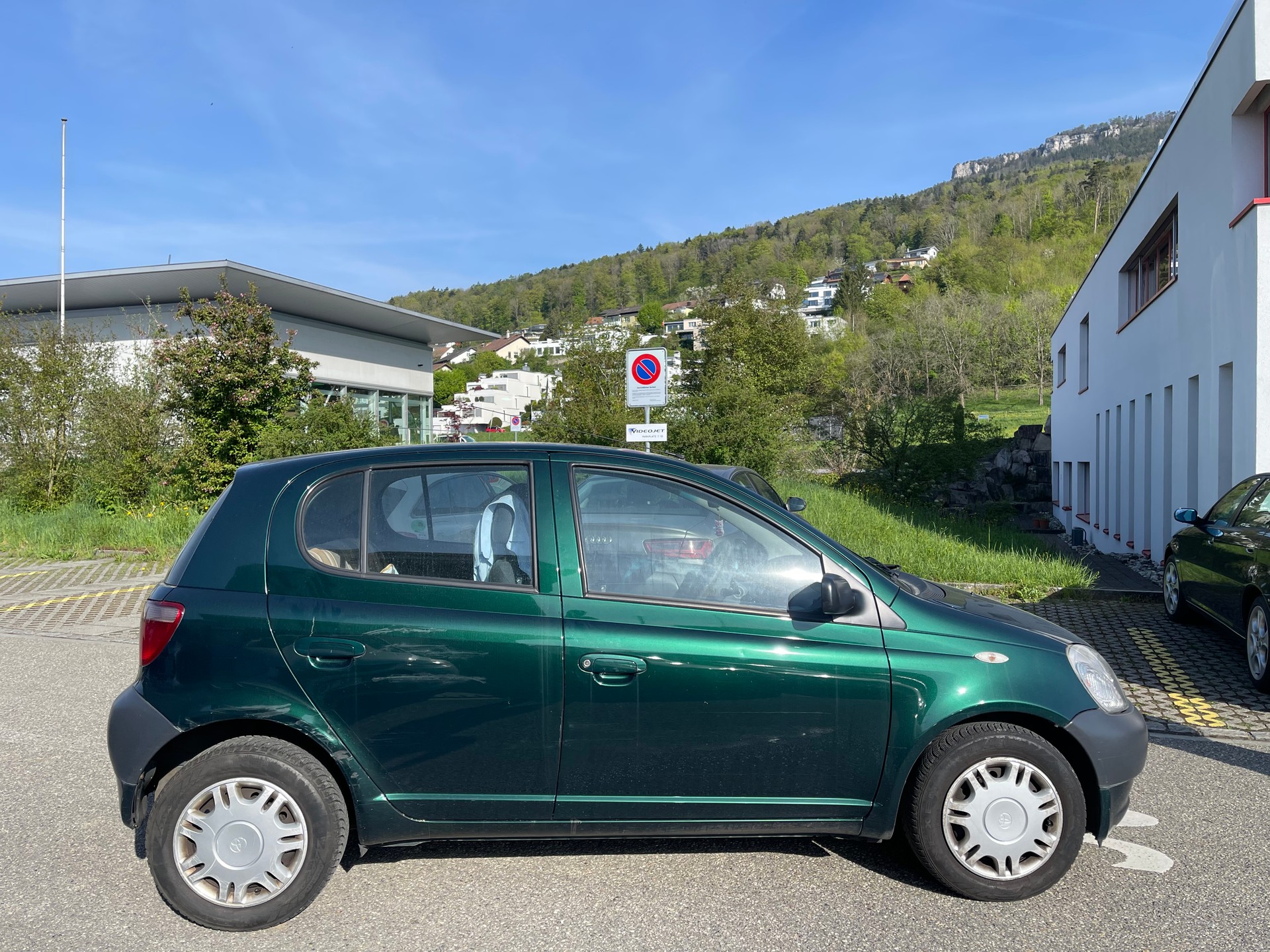 TOYOTA Yaris 1.0 Linea Terra-image-3