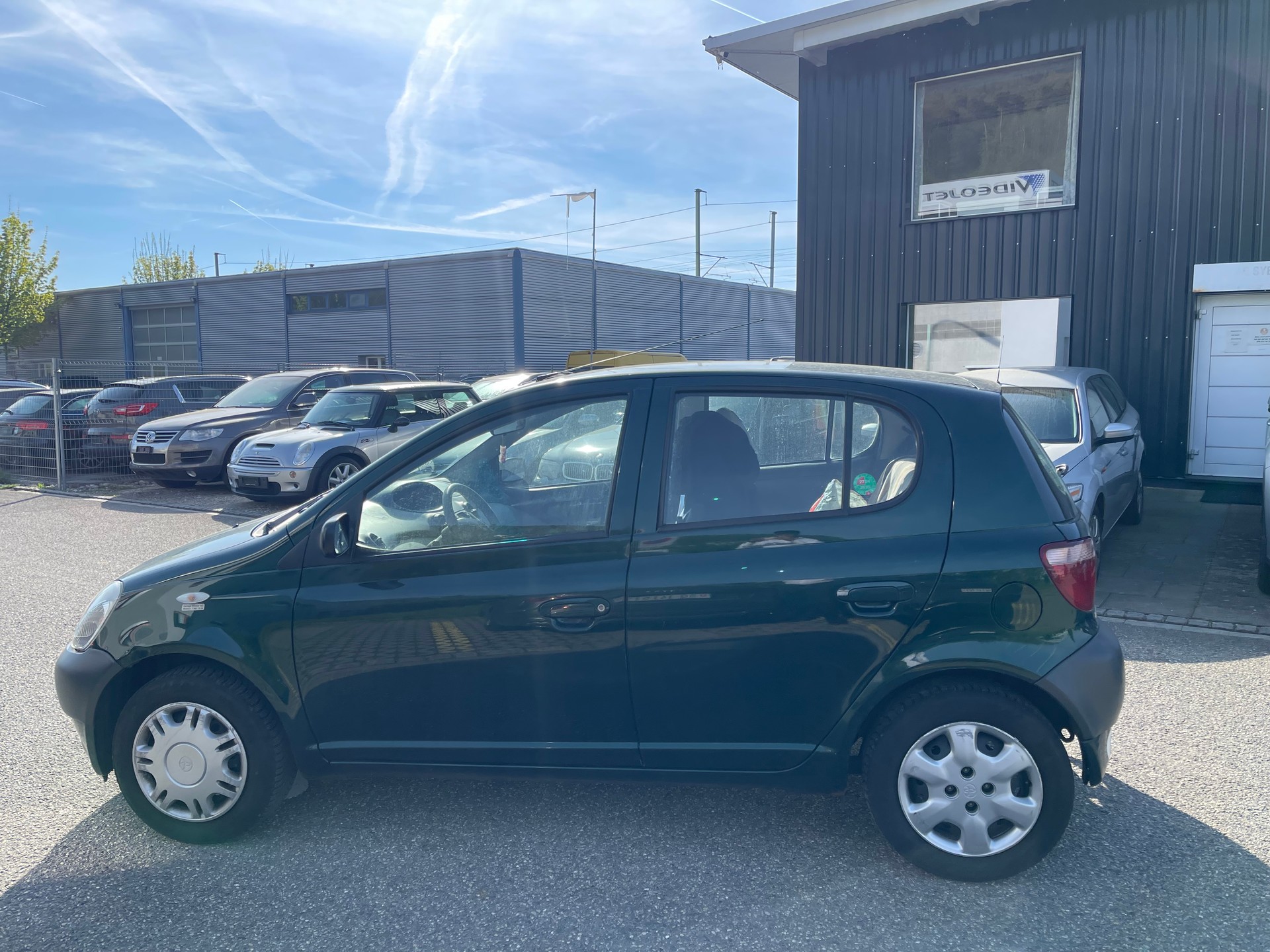 TOYOTA Yaris 1.0 Linea Terra-image-5