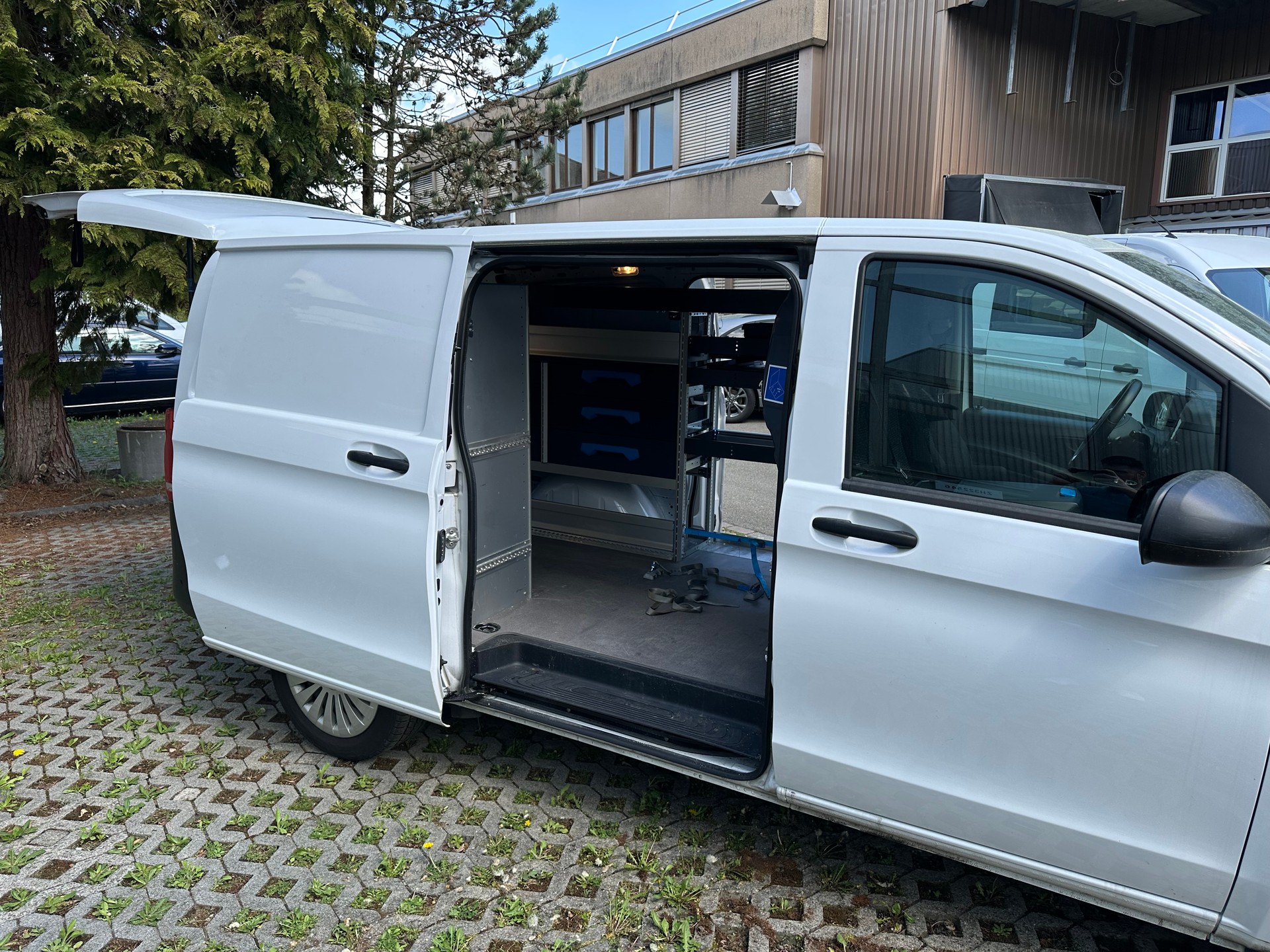 MERCEDES-BENZ 116 CDI 6-Gang-image-6