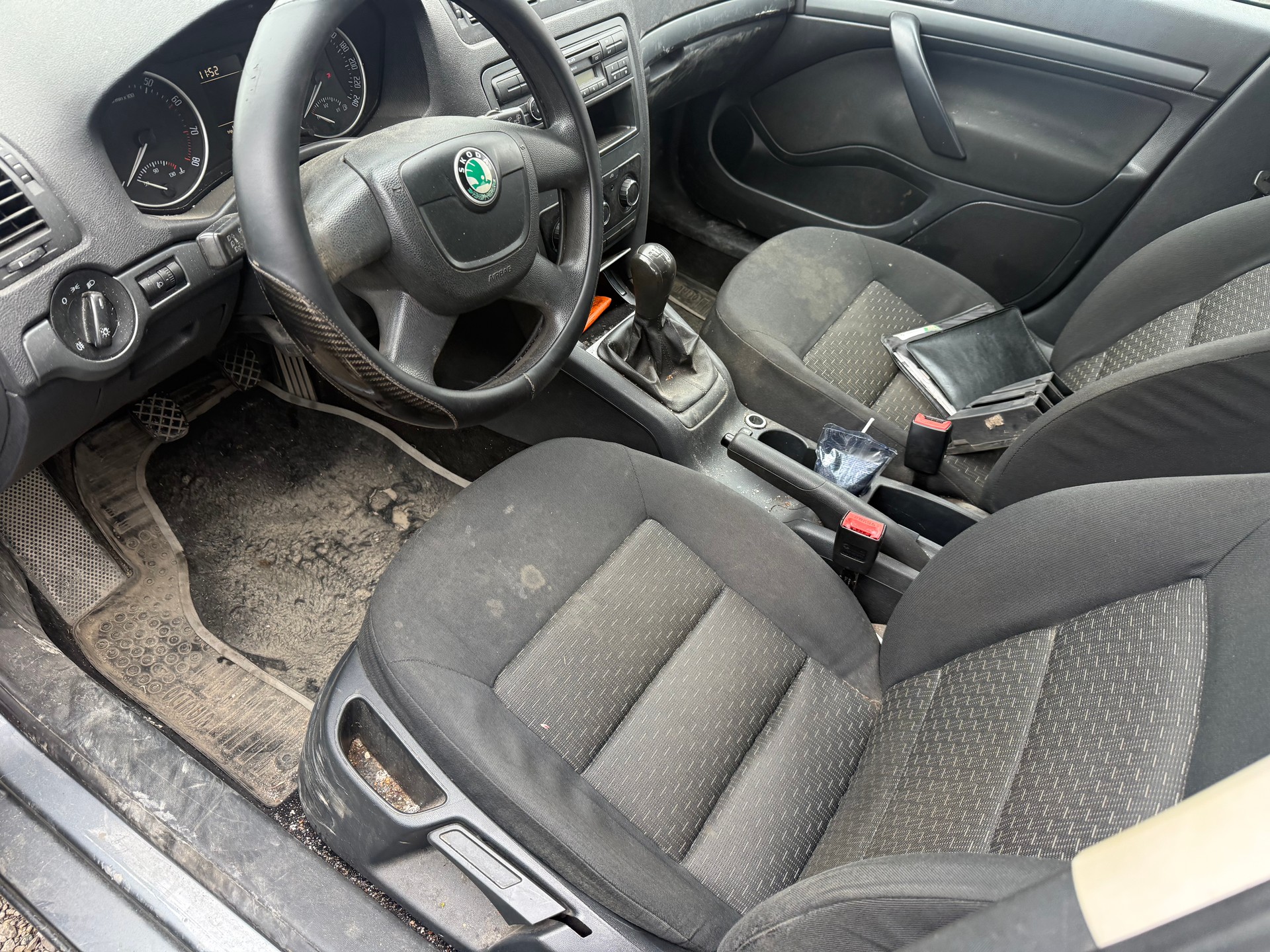 SKODA Octavia Combi 1.4 TSI Ambiente-image-4