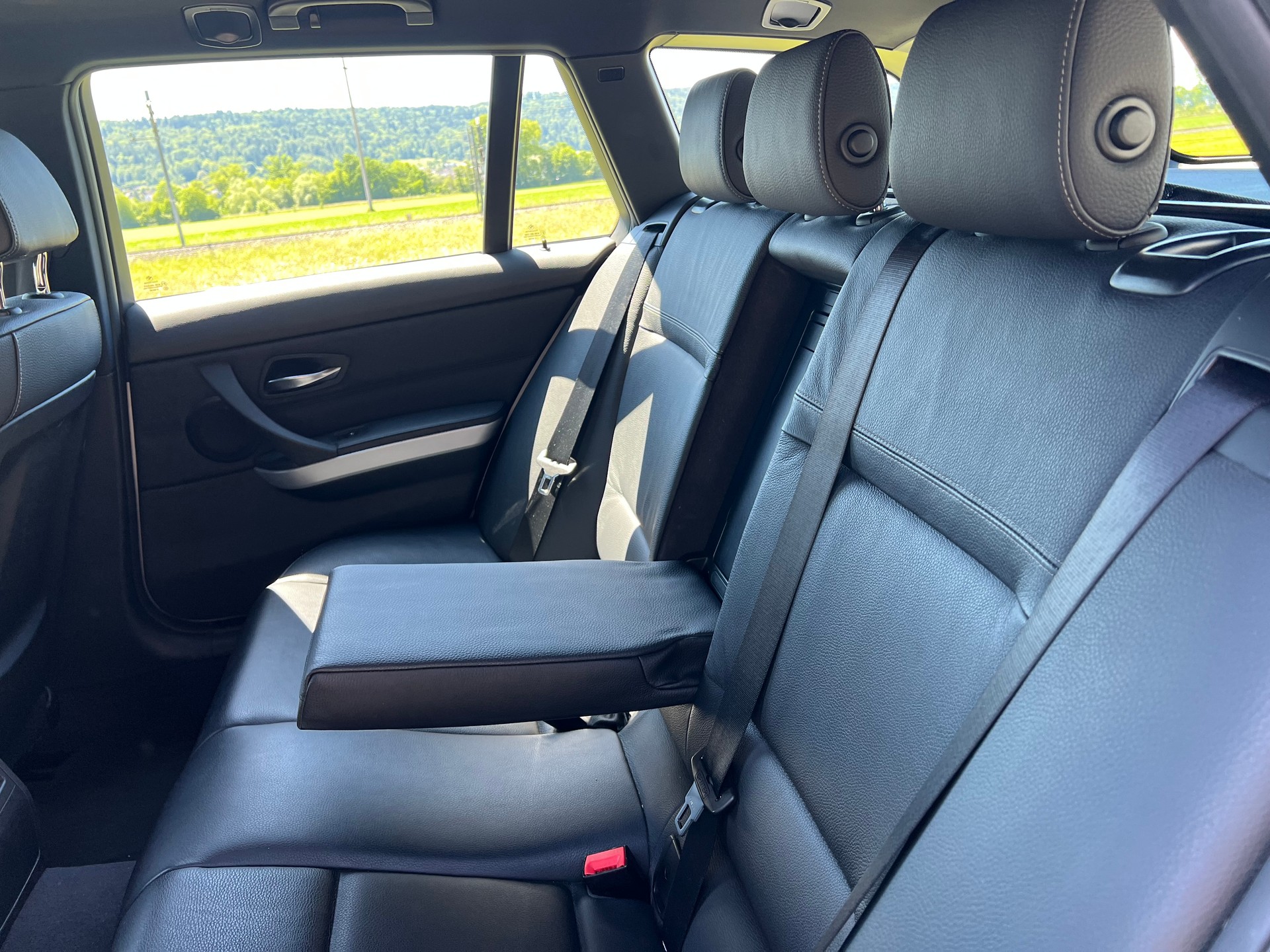 BMW 325i Touring Steptronic ***M-Sportpaket***-image-23