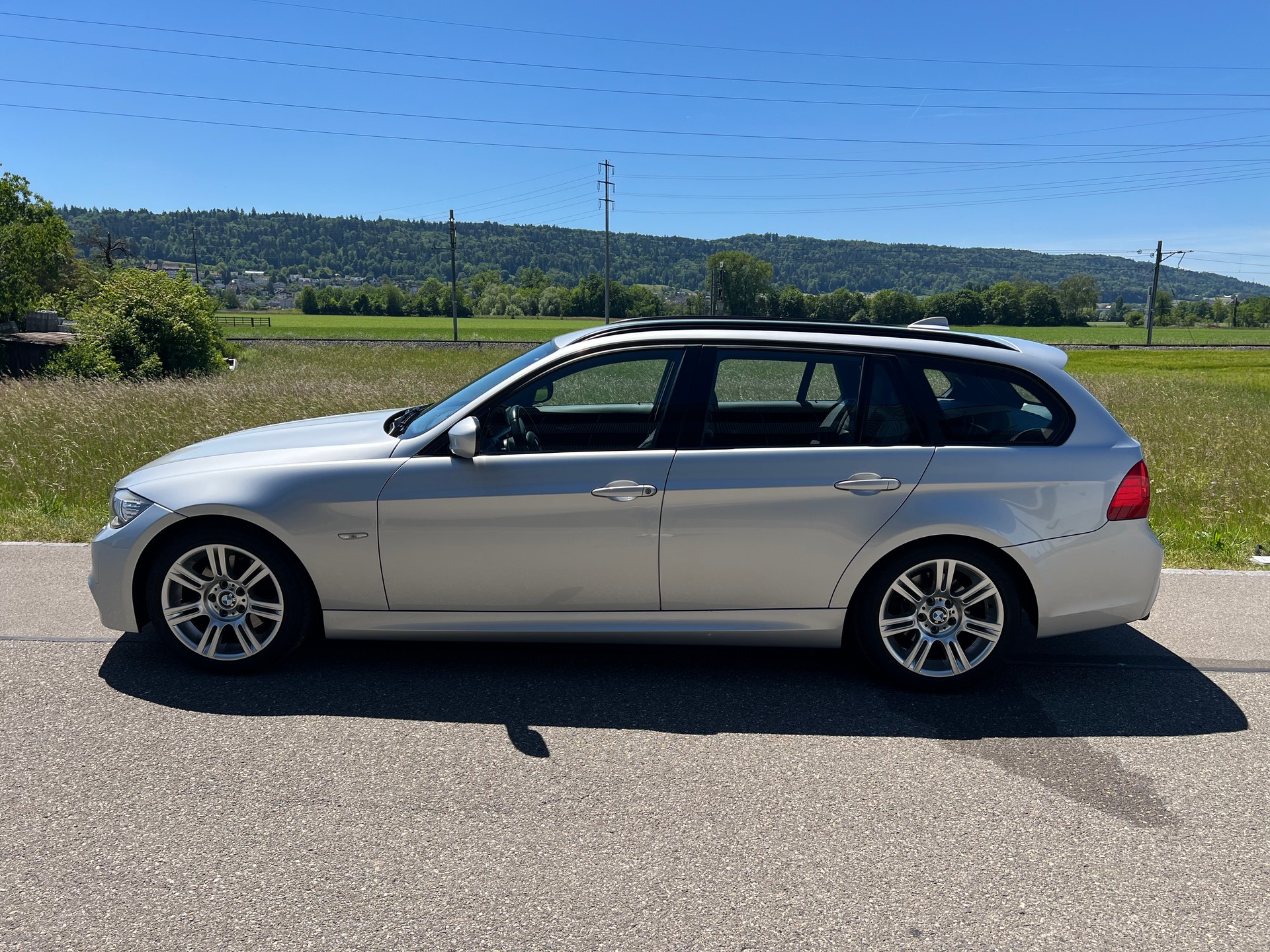 BMW 325i Touring Steptronic ***M-Sportpaket***-image-8