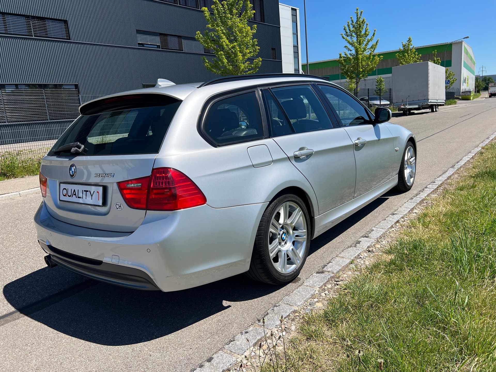 BMW 325i Touring Steptronic ***M-Sportpaket***-image-11