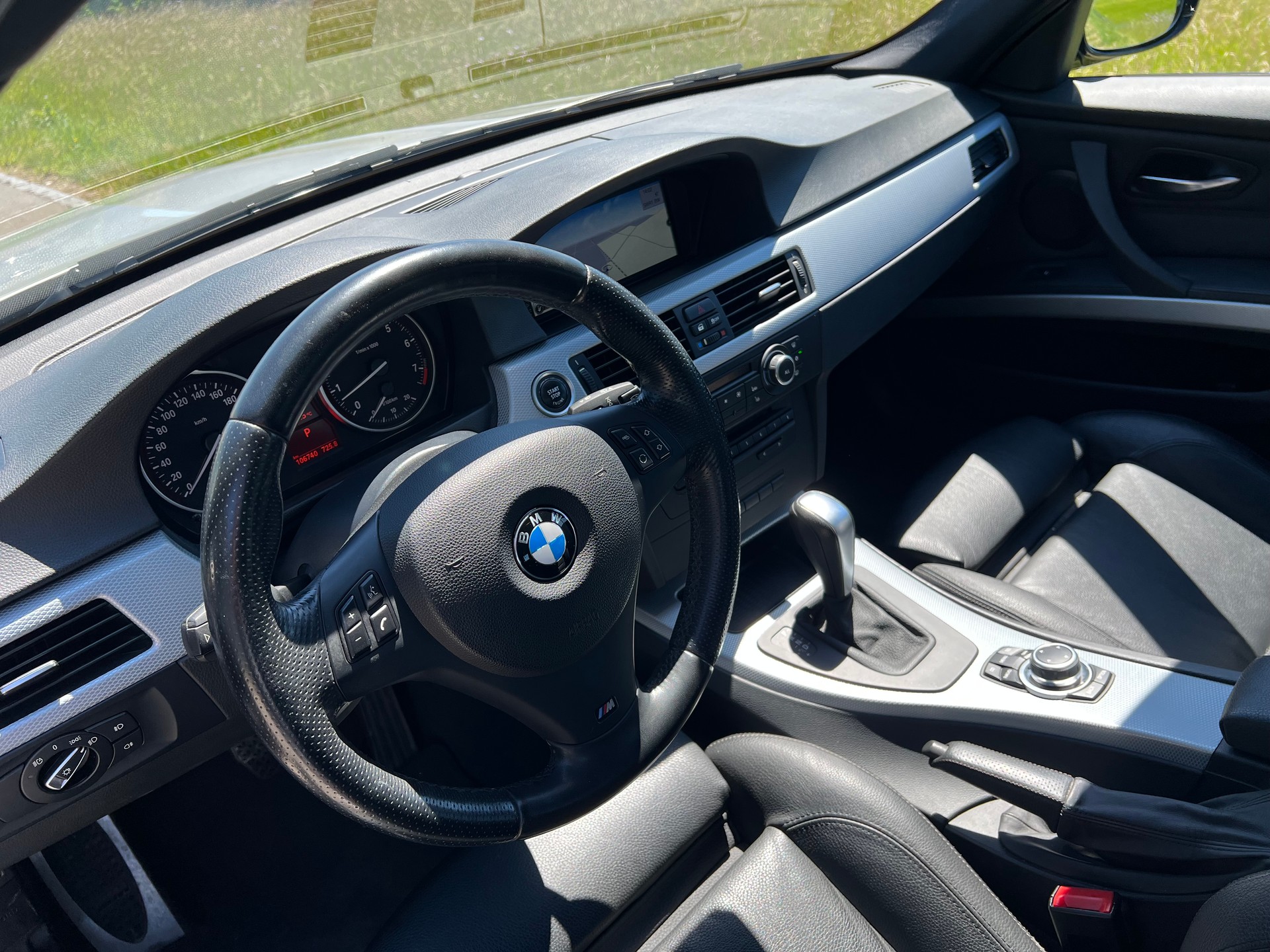 BMW 325i Touring Steptronic ***M-Sportpaket***-image-17