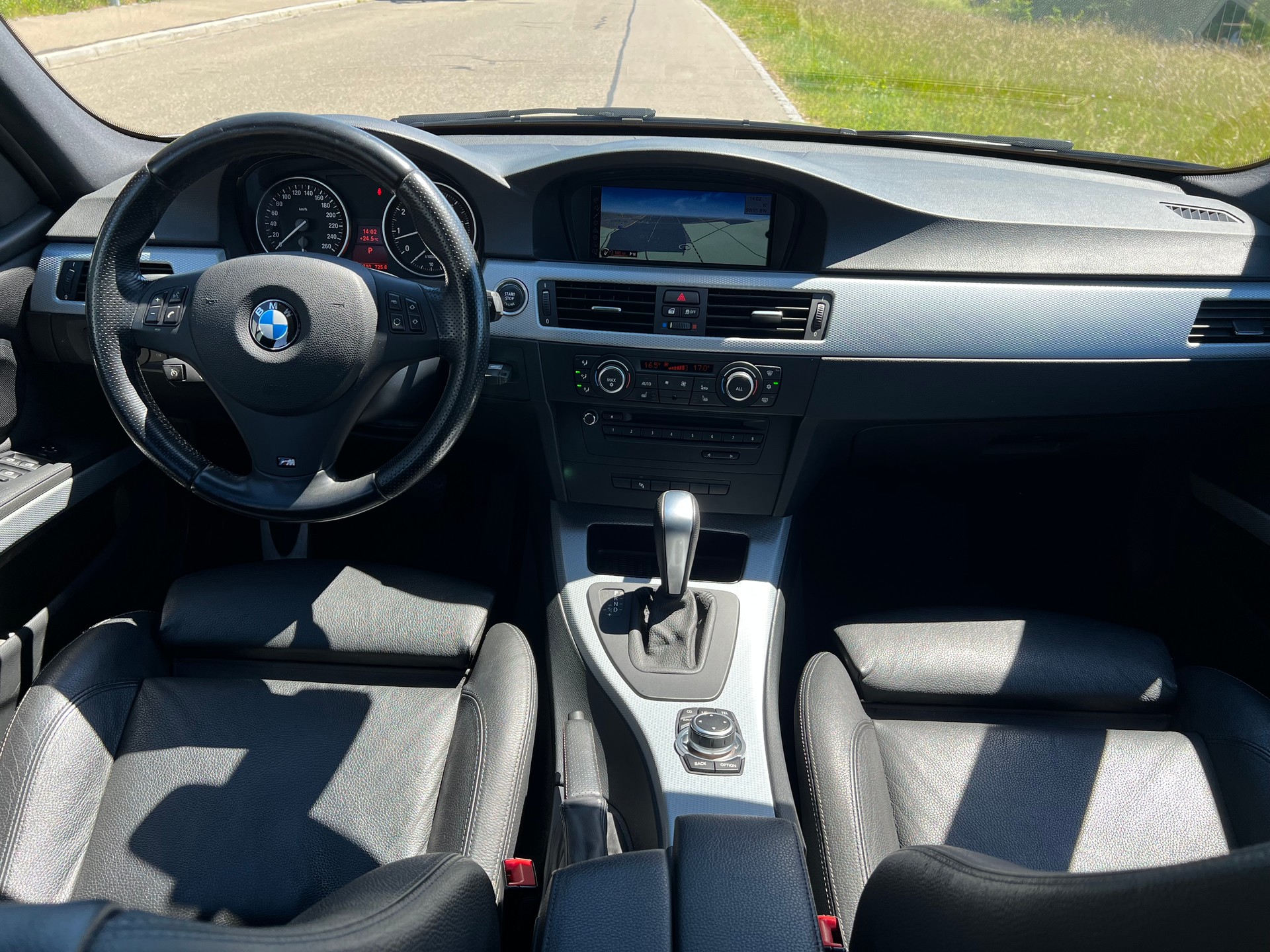 BMW 325i Touring Steptronic ***M-Sportpaket***-image-16