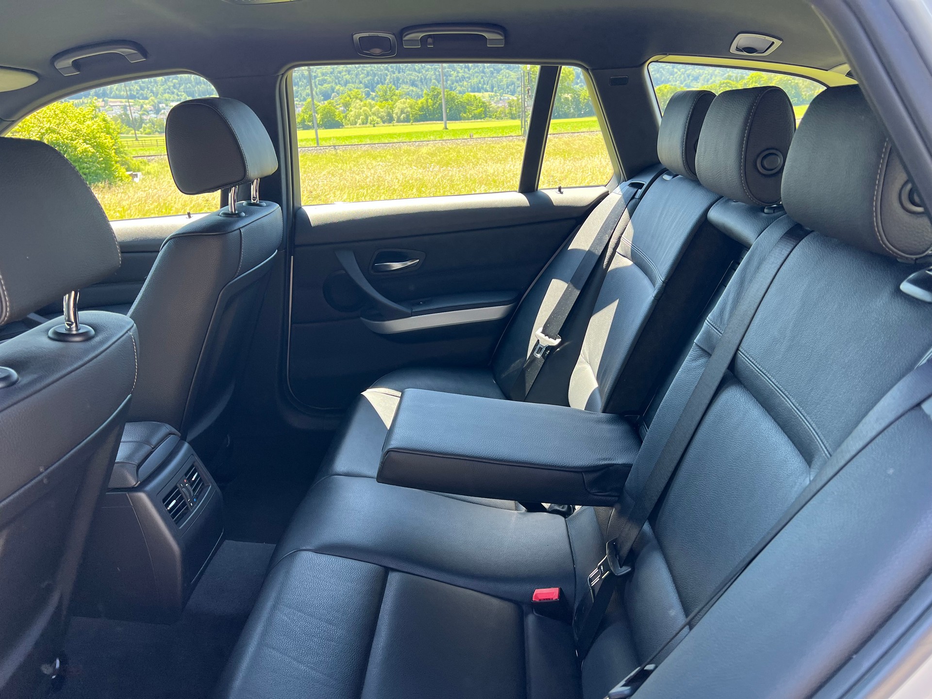 BMW 325i Touring Steptronic ***M-Sportpaket***-image-22