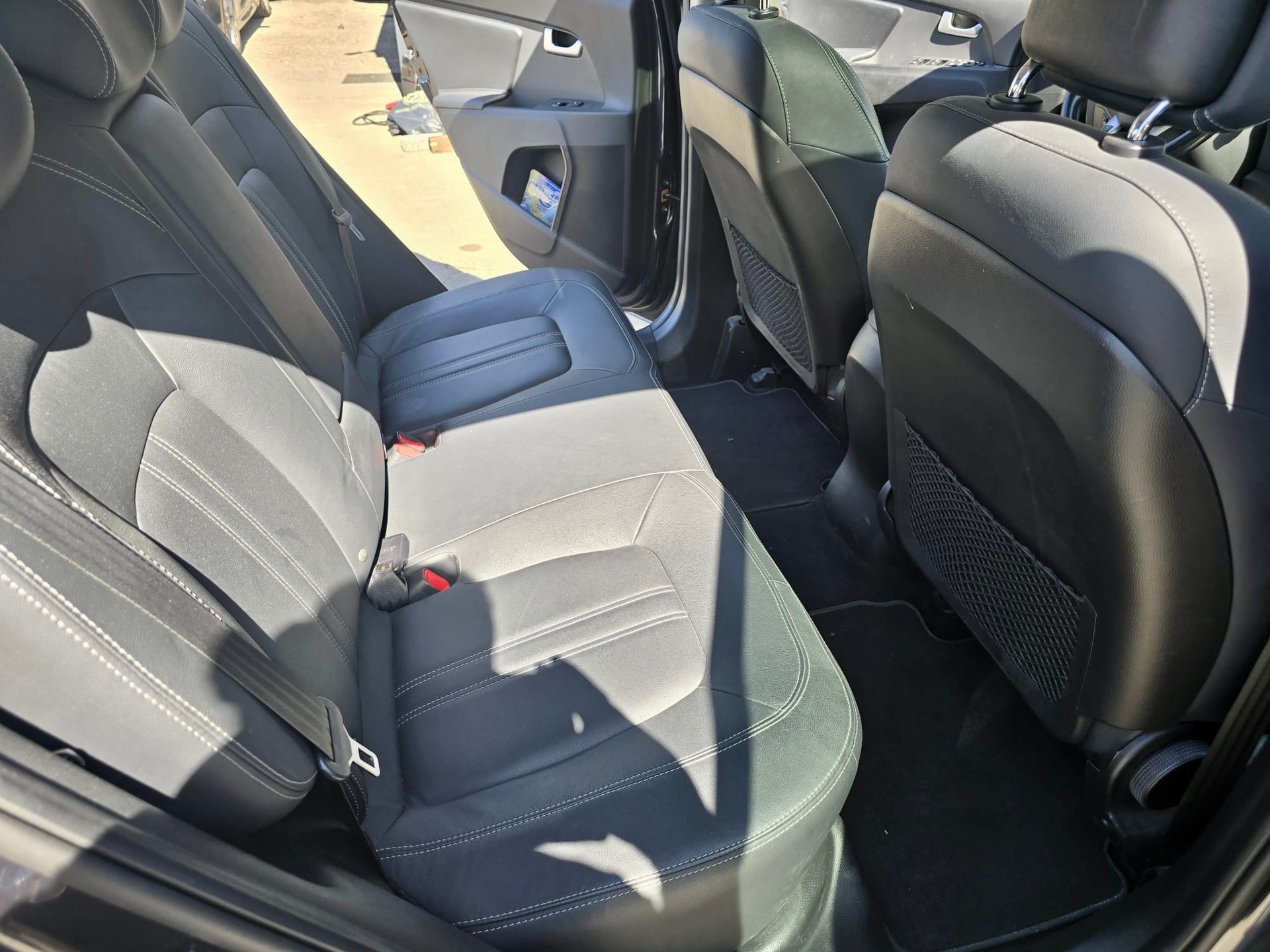 KIA Sportage 2.0 CRDi Style 4WD Automatic-image-11