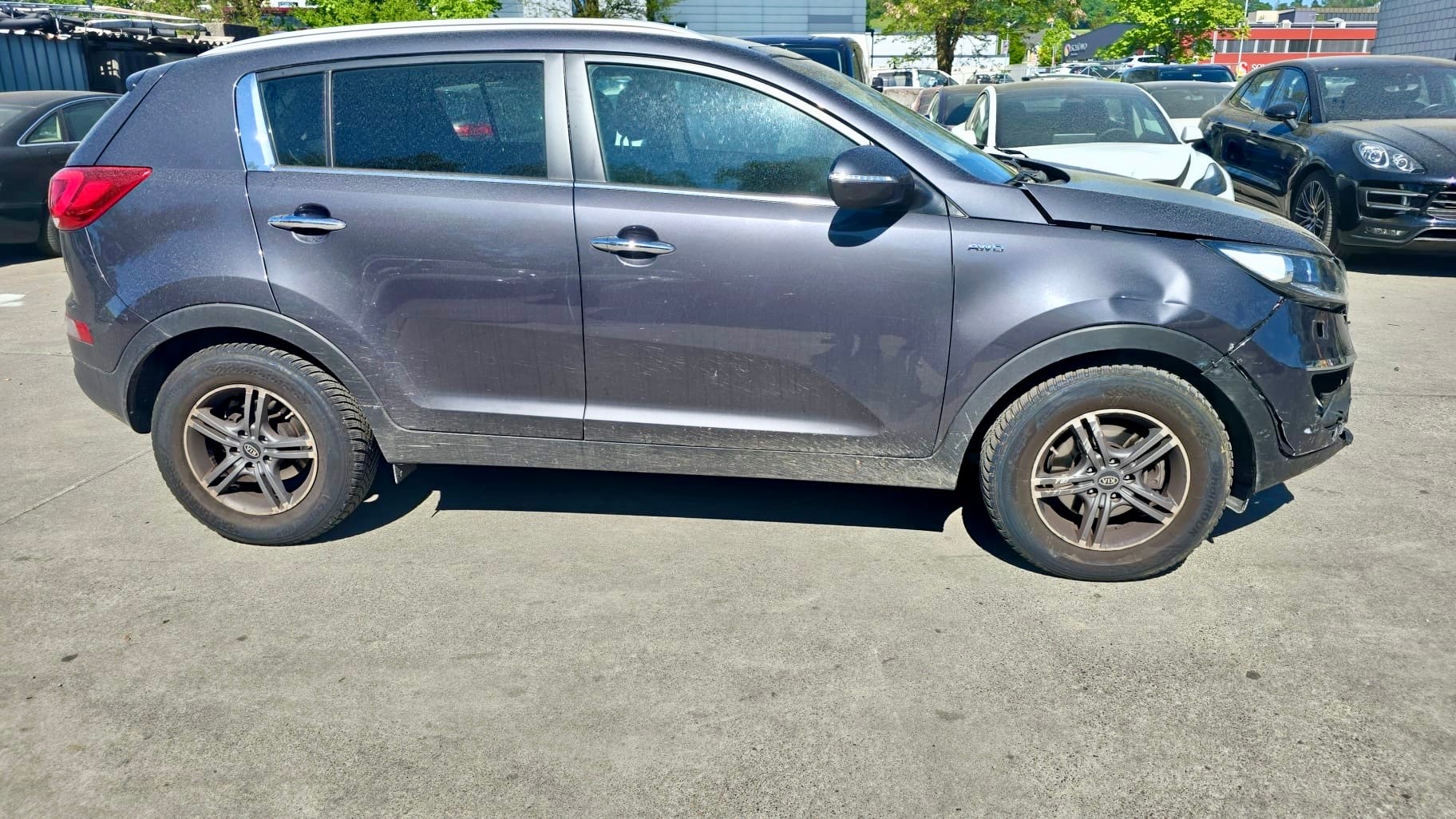 KIA Sportage 2.0 CRDi Style 4WD Automatic-image-2