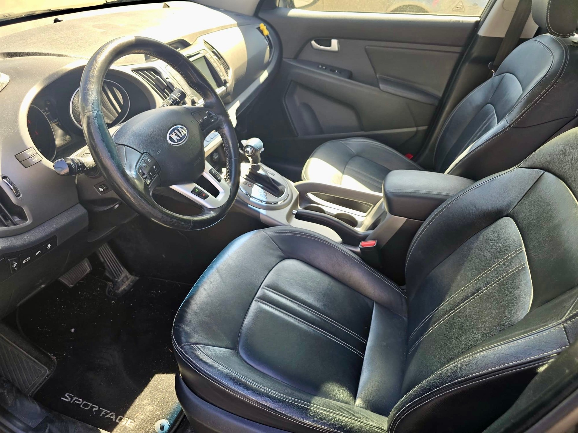KIA Sportage 2.0 CRDi Style 4WD Automatic-image-9