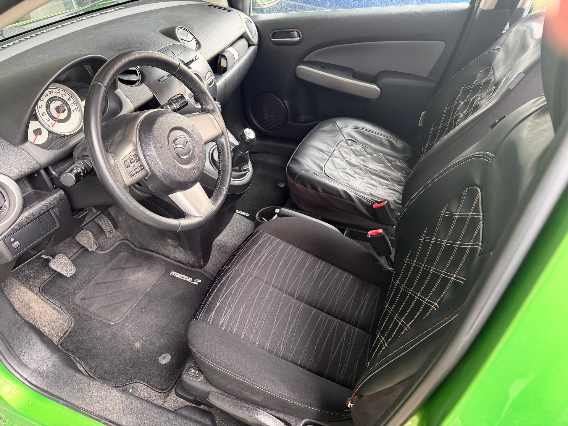 MAZDA 2 1.3i 16V Exclusive-image-10