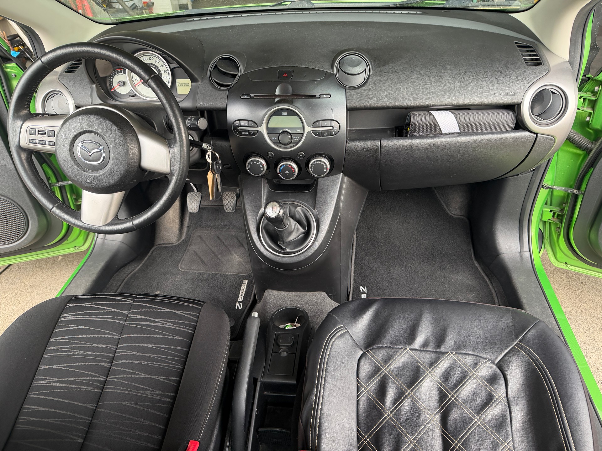 MAZDA 2 1.3i 16V Exclusive-image-5