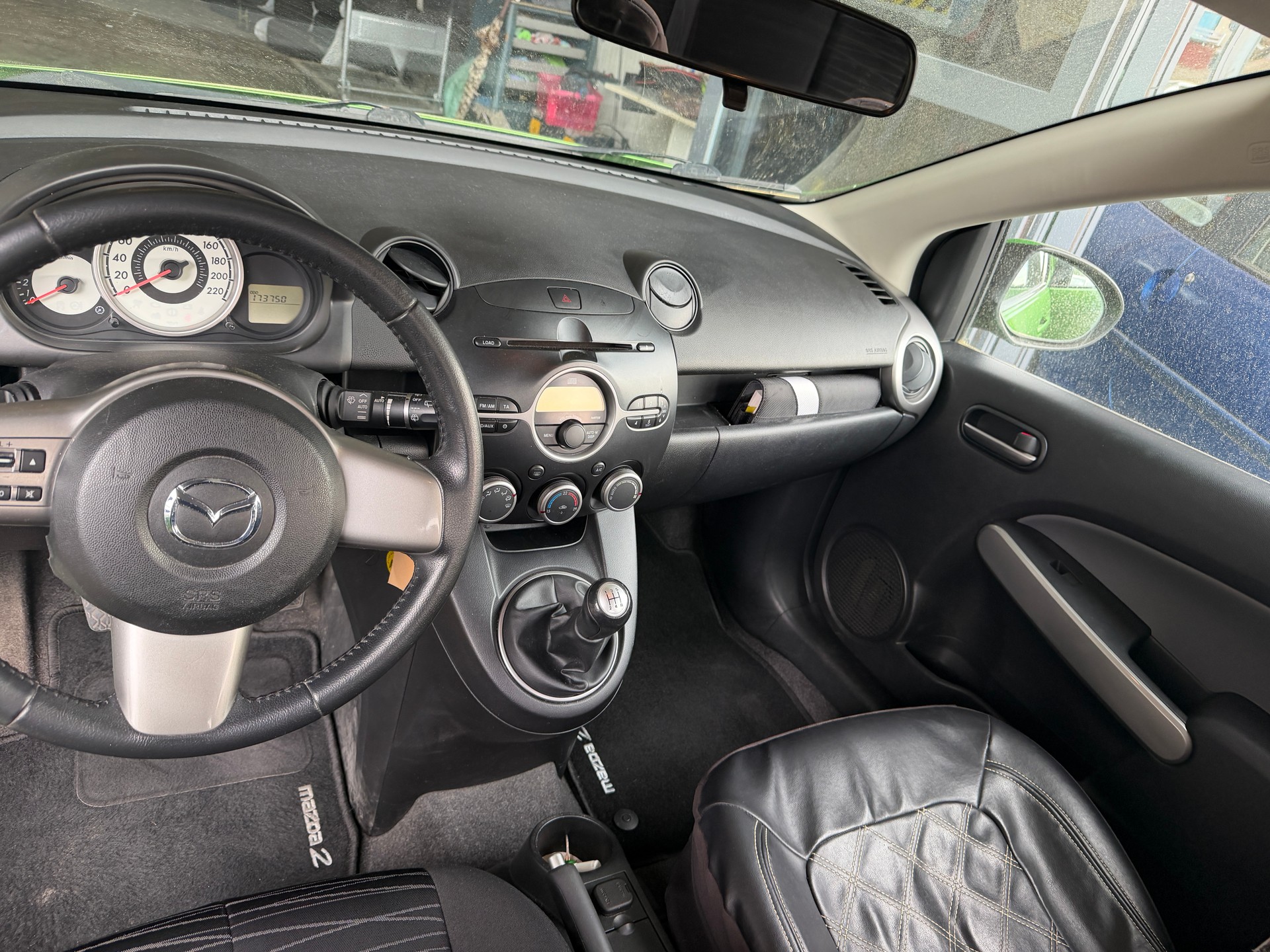 MAZDA 2 1.3i 16V Exclusive-image-8