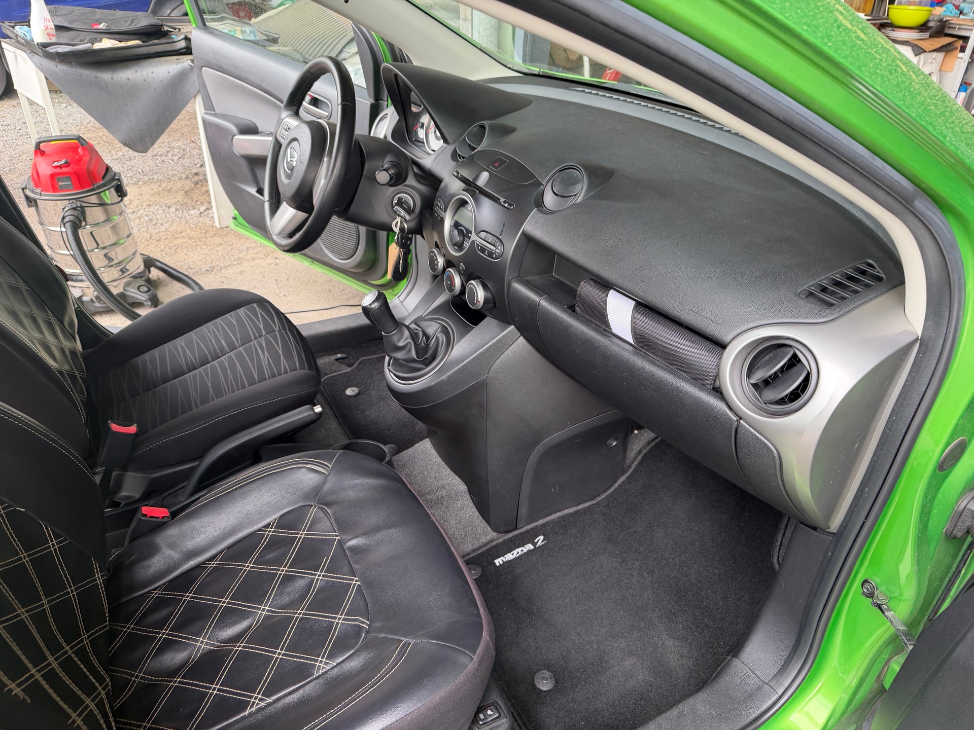 MAZDA 2 1.3i 16V Exclusive-image-7