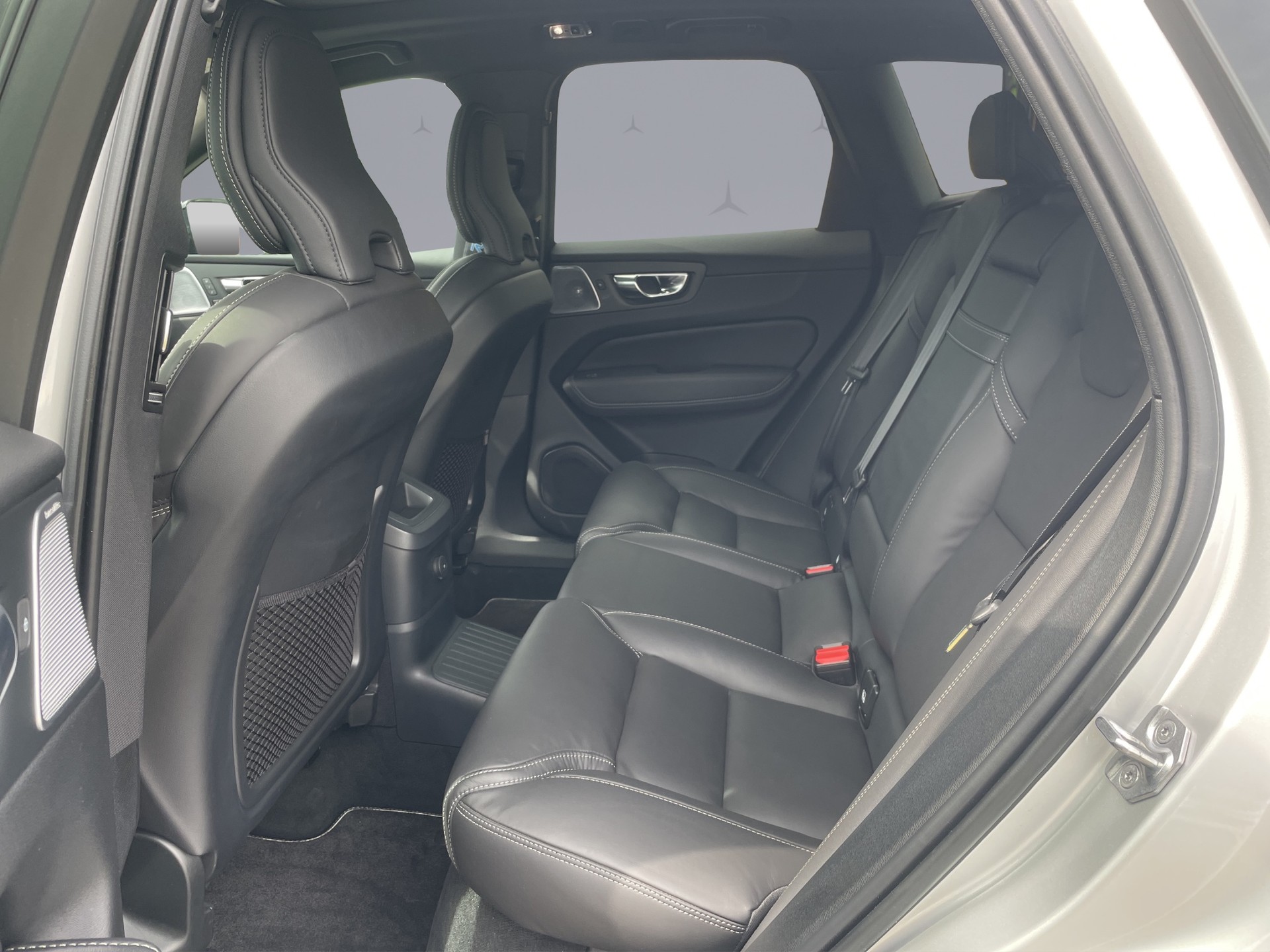 VOLVO XC60 2.0 T6 TE R-Design eAWD-image-12