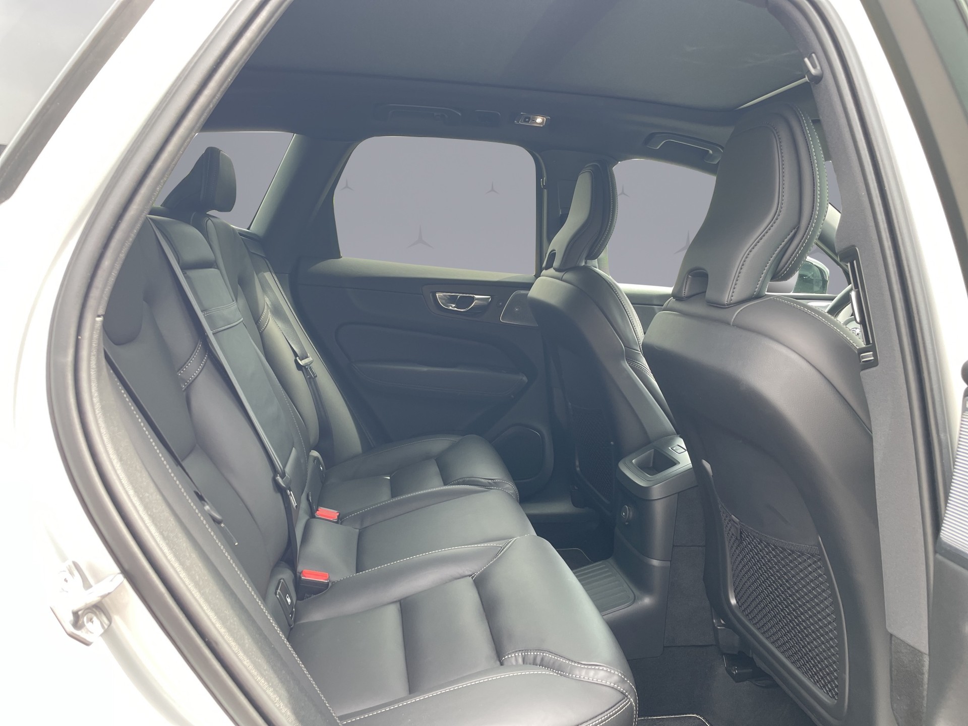 VOLVO XC60 2.0 T6 TE R-Design eAWD-image-18