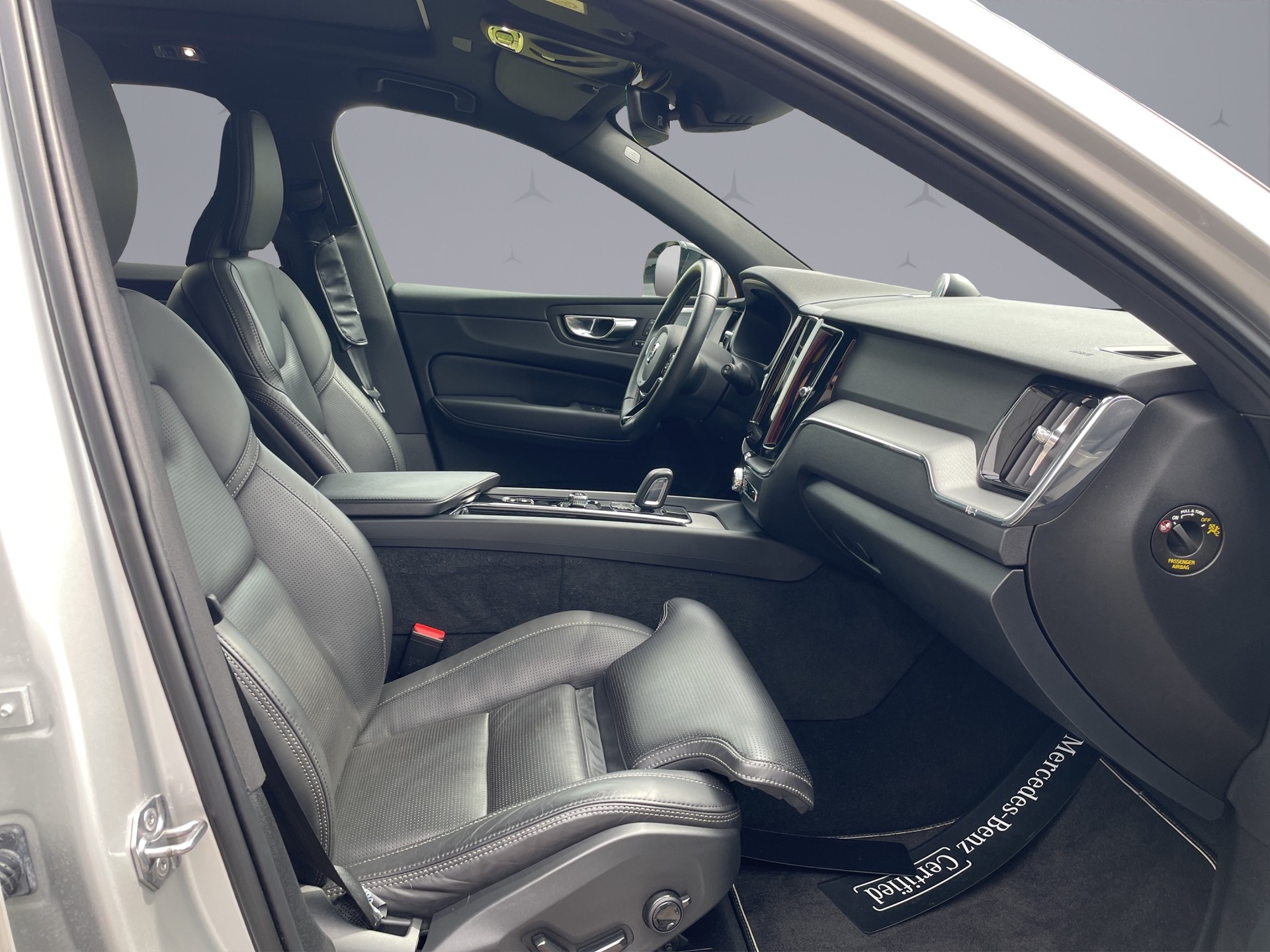 VOLVO XC60 2.0 T6 TE R-Design eAWD-image-16
