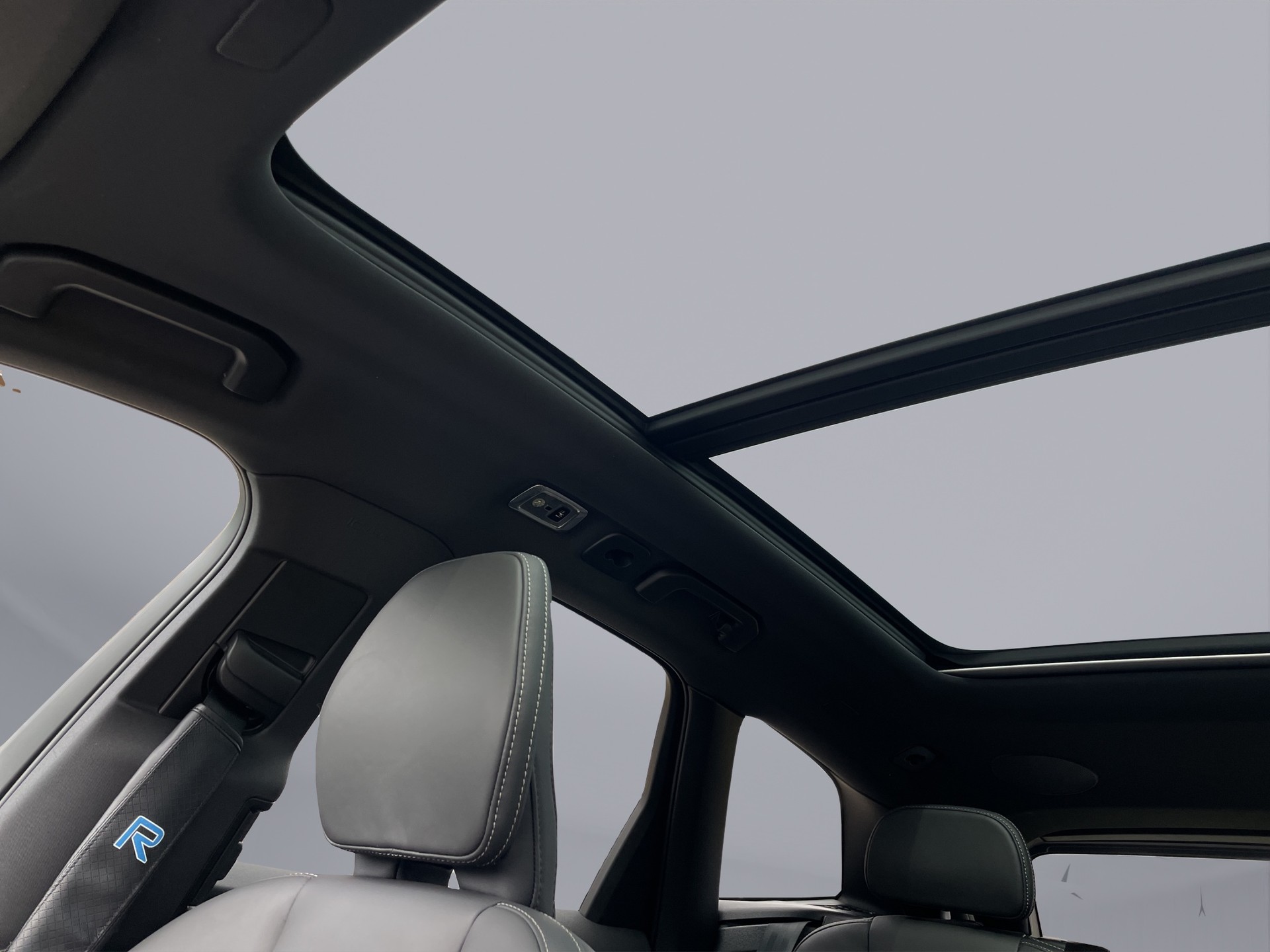 VOLVO XC60 2.0 T6 TE R-Design eAWD-image-17