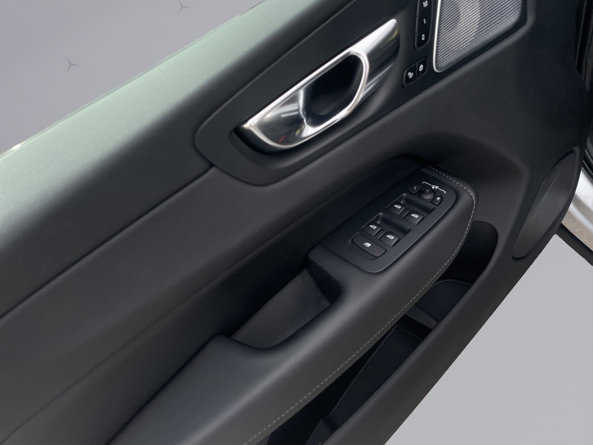 VOLVO XC60 2.0 T6 TE R-Design eAWD-image-10