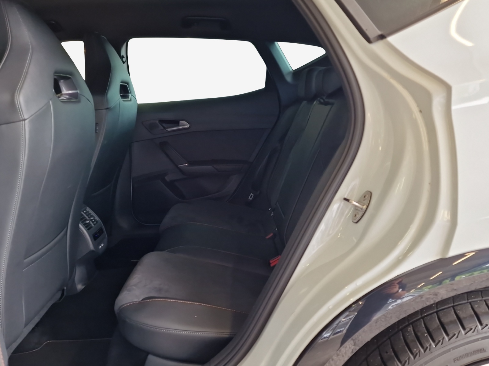 CUPRA Formentor 1.5 e-HYBRID pHEV VZ DSG-image-12