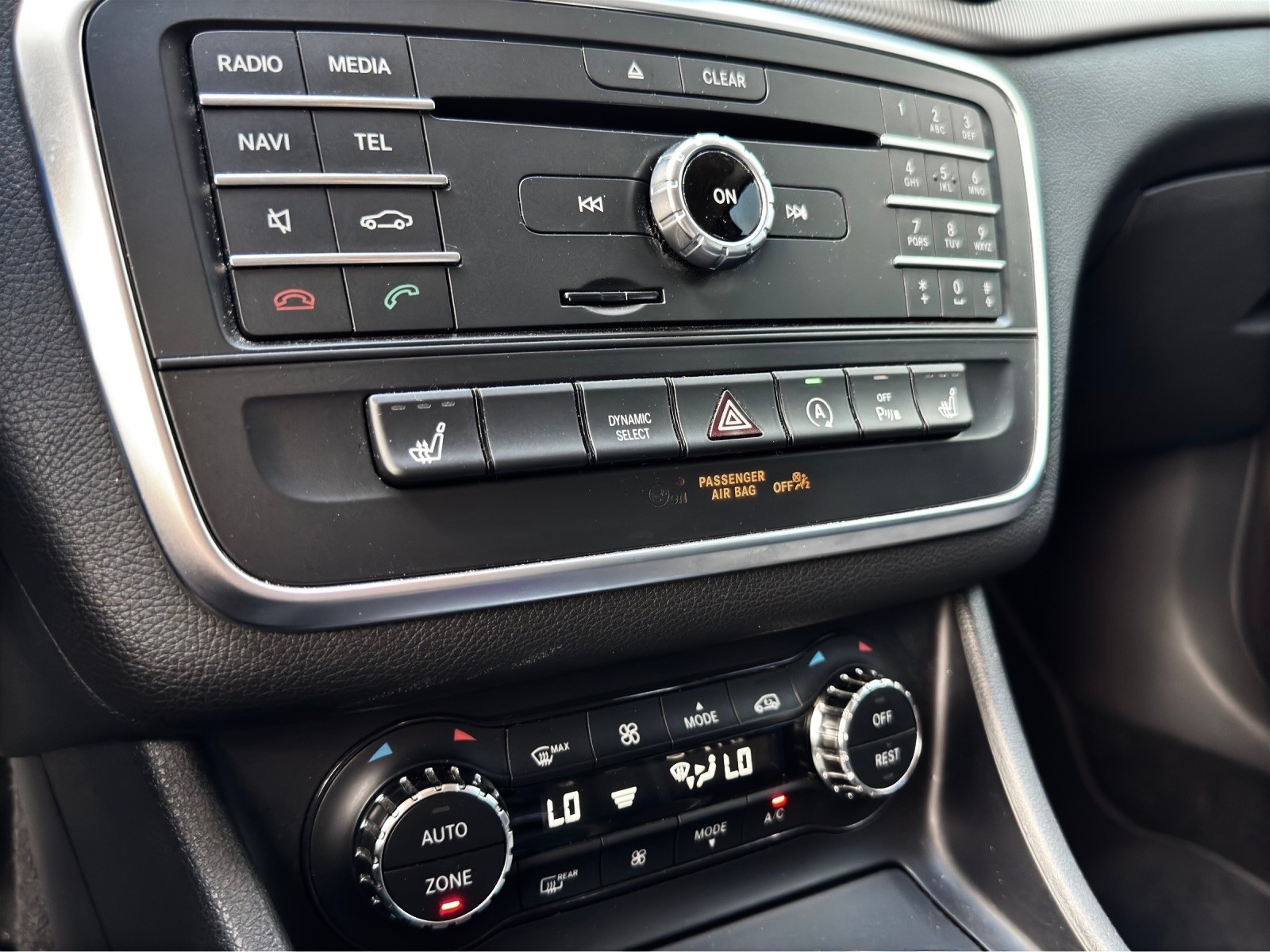 MERCEDES-BENZ GLA 200 Night Star 7G-DCT-image-16