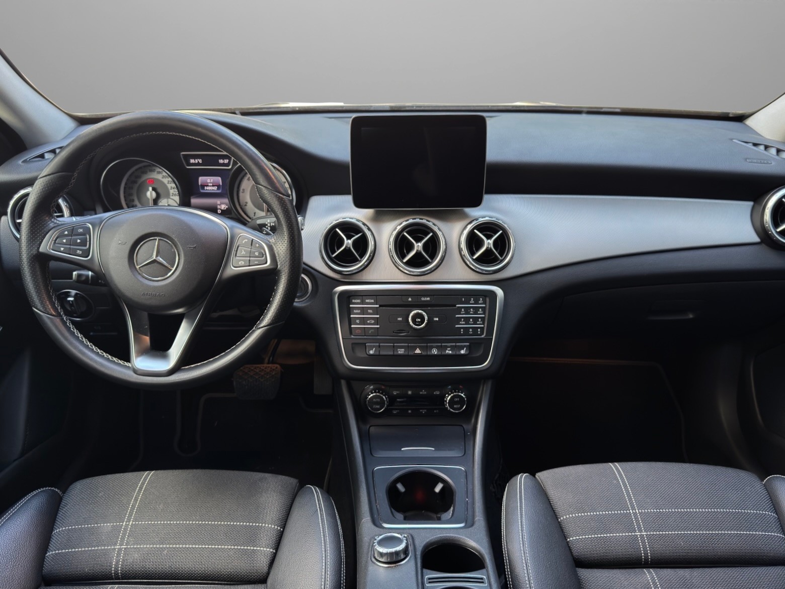 MERCEDES-BENZ GLA 200 Night Star 7G-DCT-image-8