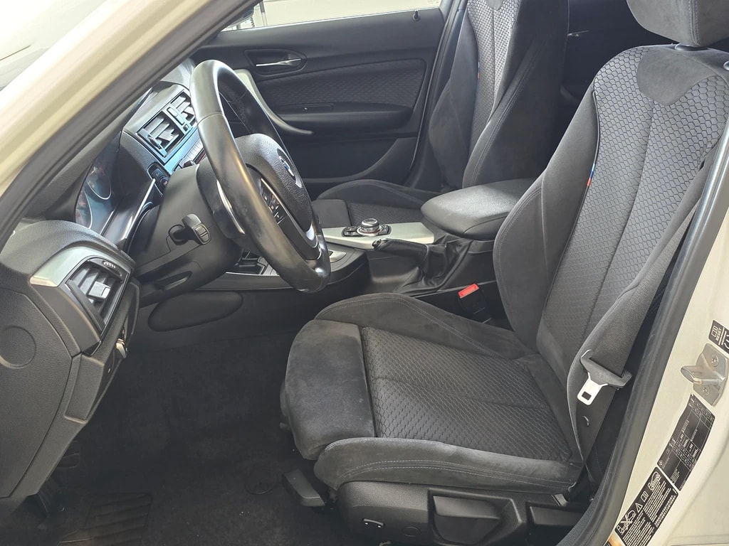 BMW M135i xDrive Steptronic-image-6