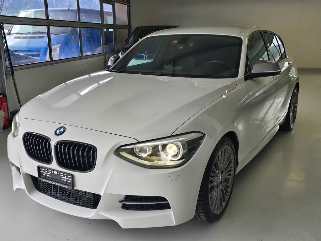 BMW M135i xDrive Steptronic-image-0