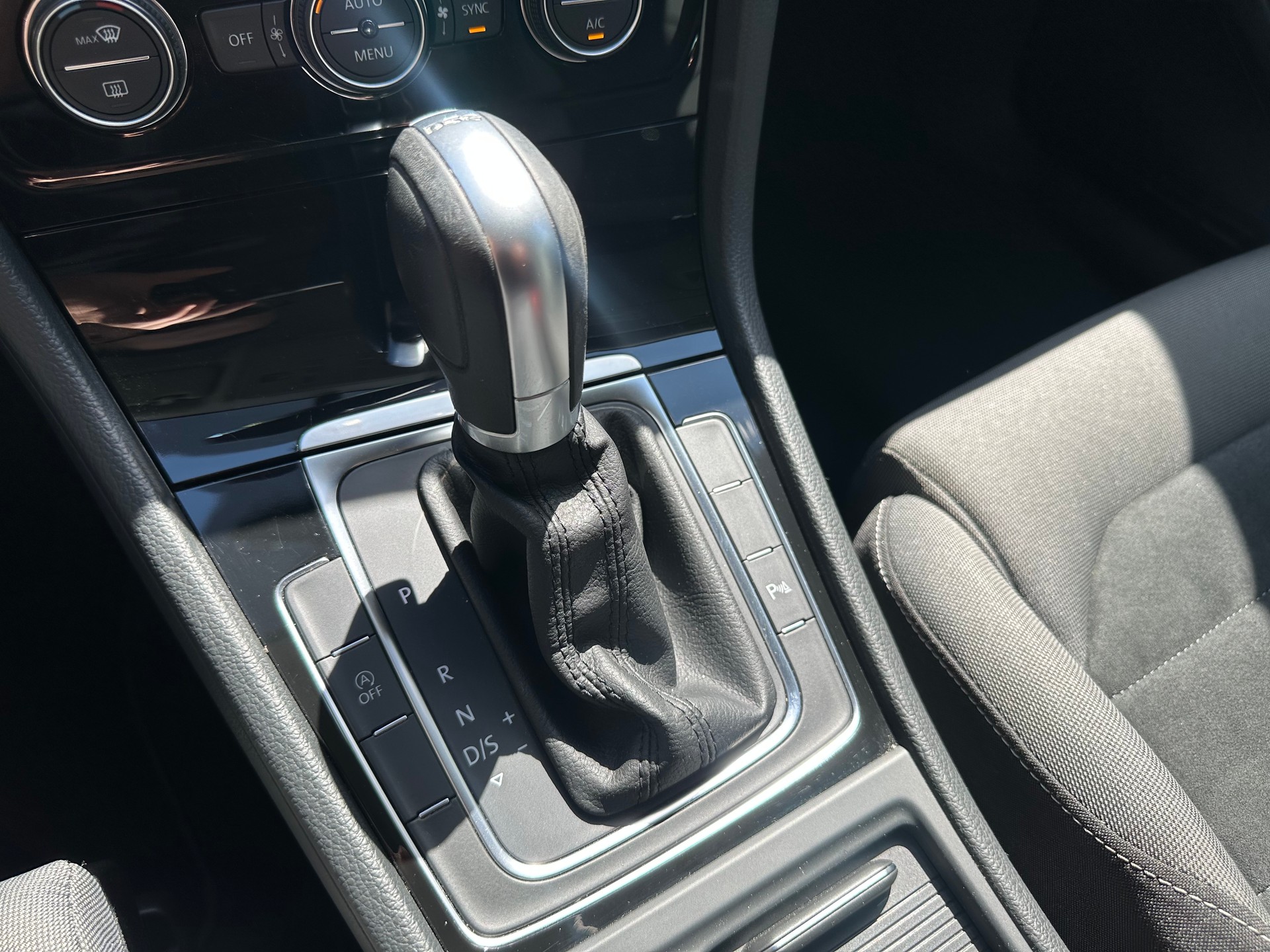 VW Golf 1.5 TSI EVO R Line DSG-image-16