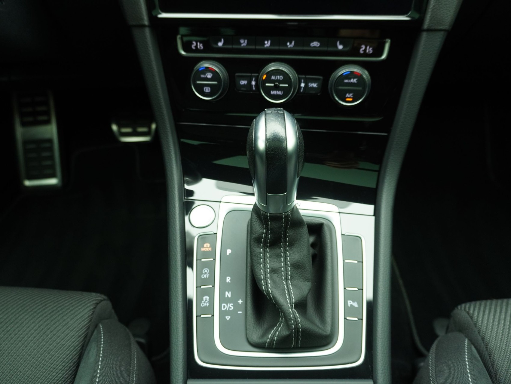 VW Golf 7 Variant 2.0 TSI DSG R 4Motion-image-16