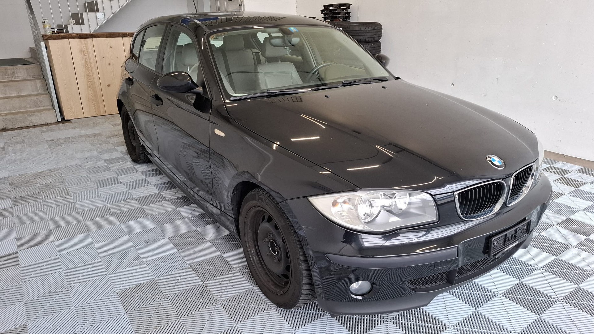 BMW 118i-image-2