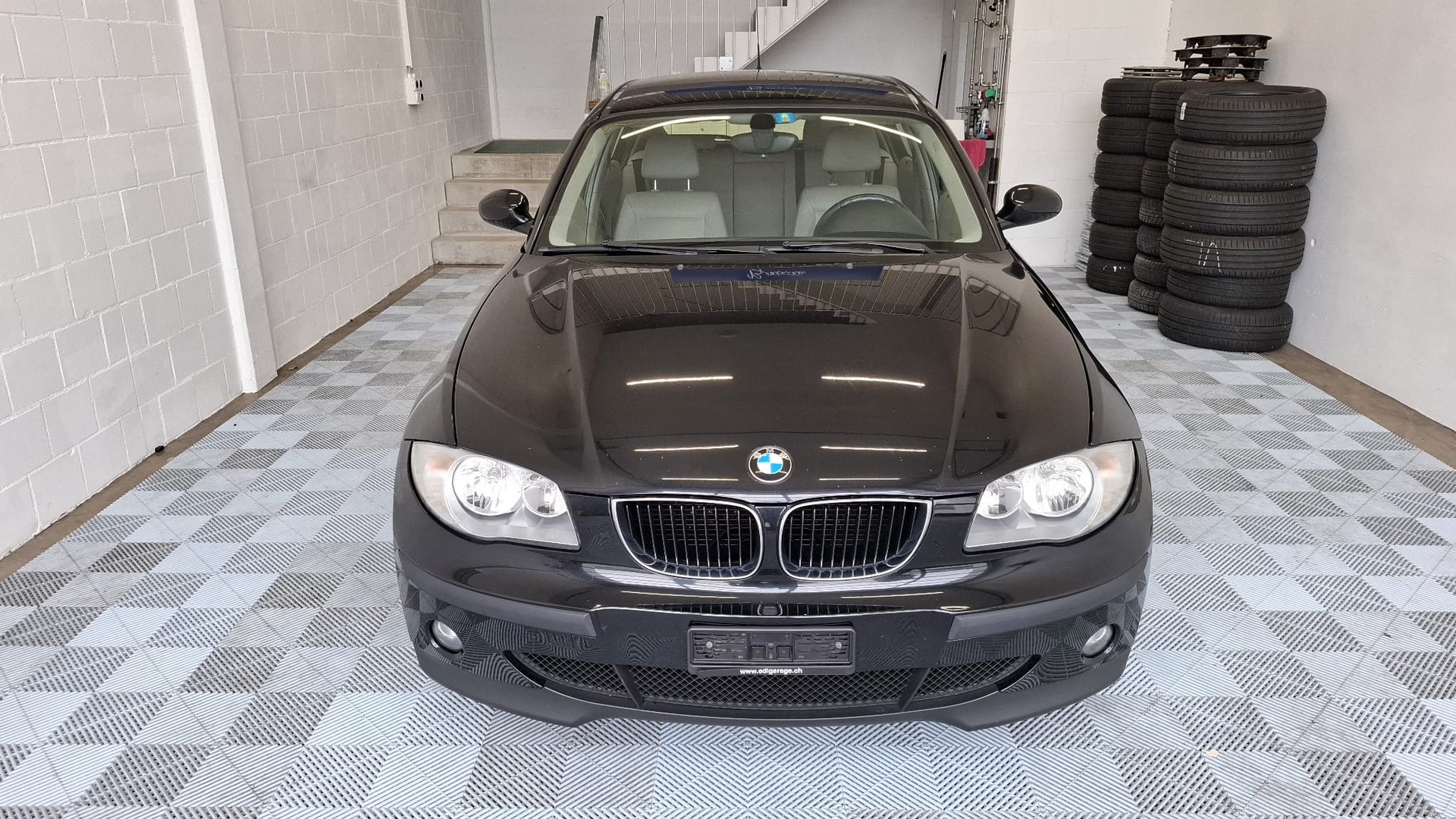 BMW 118i-image-1