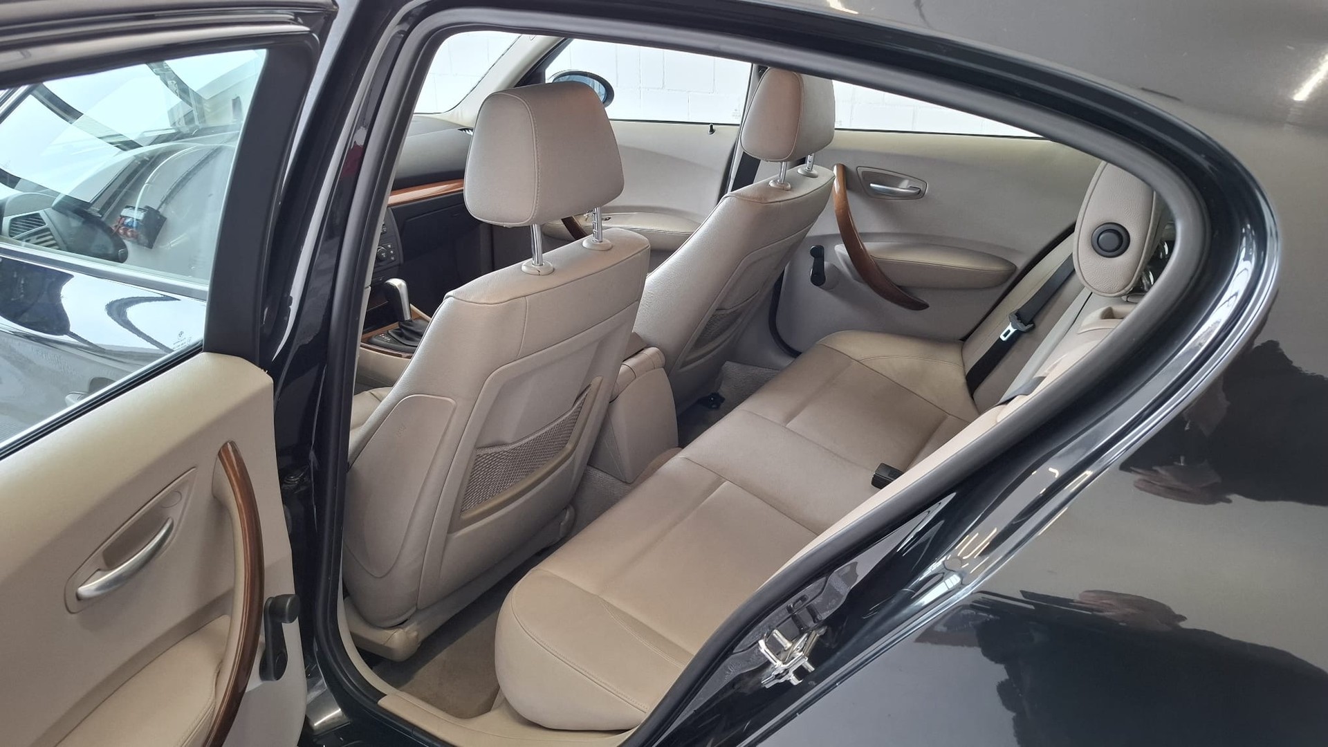 BMW 118i-image-6