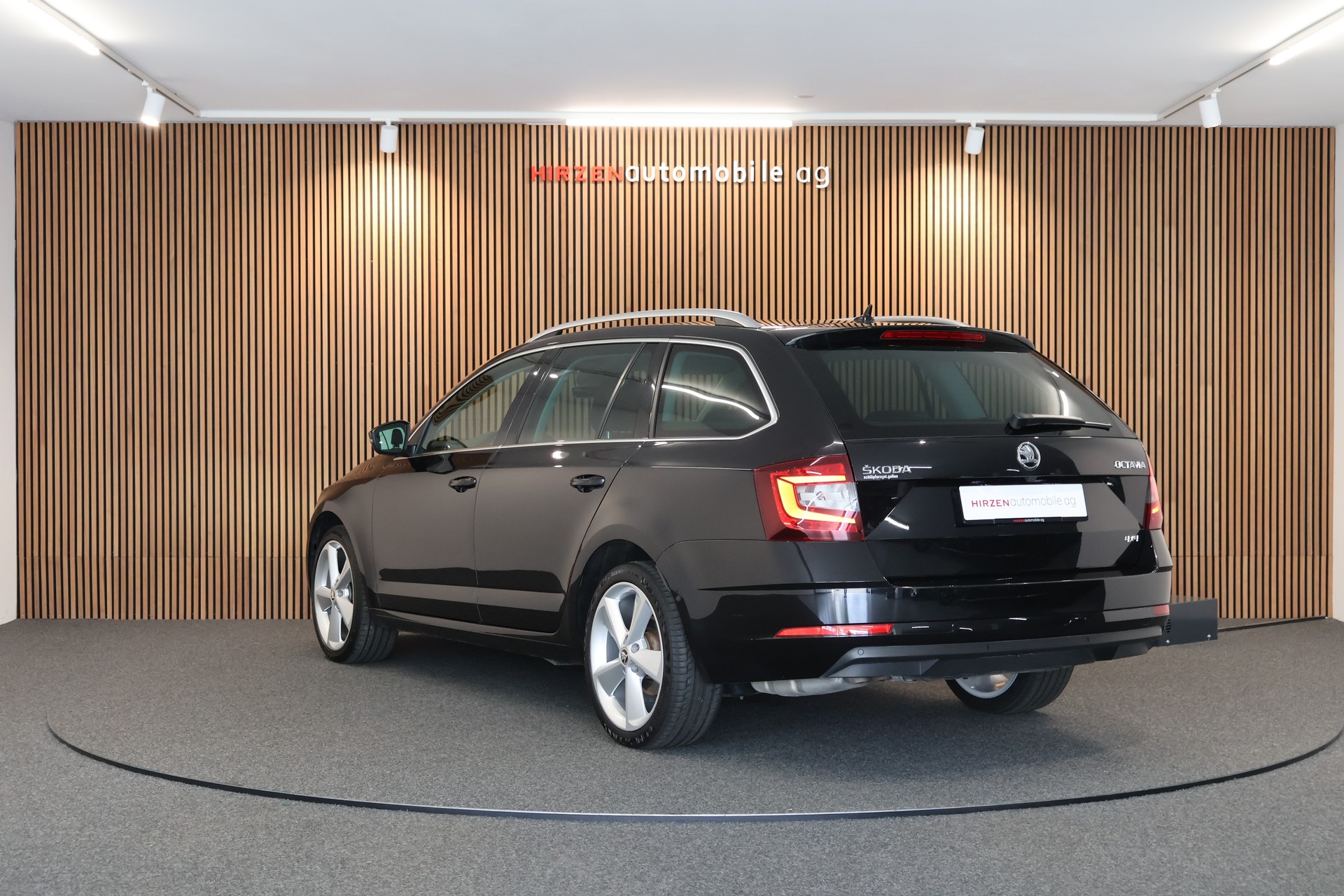 SKODA Octavia Combi 2.0 TDI Style 4x4 DSG-image-2