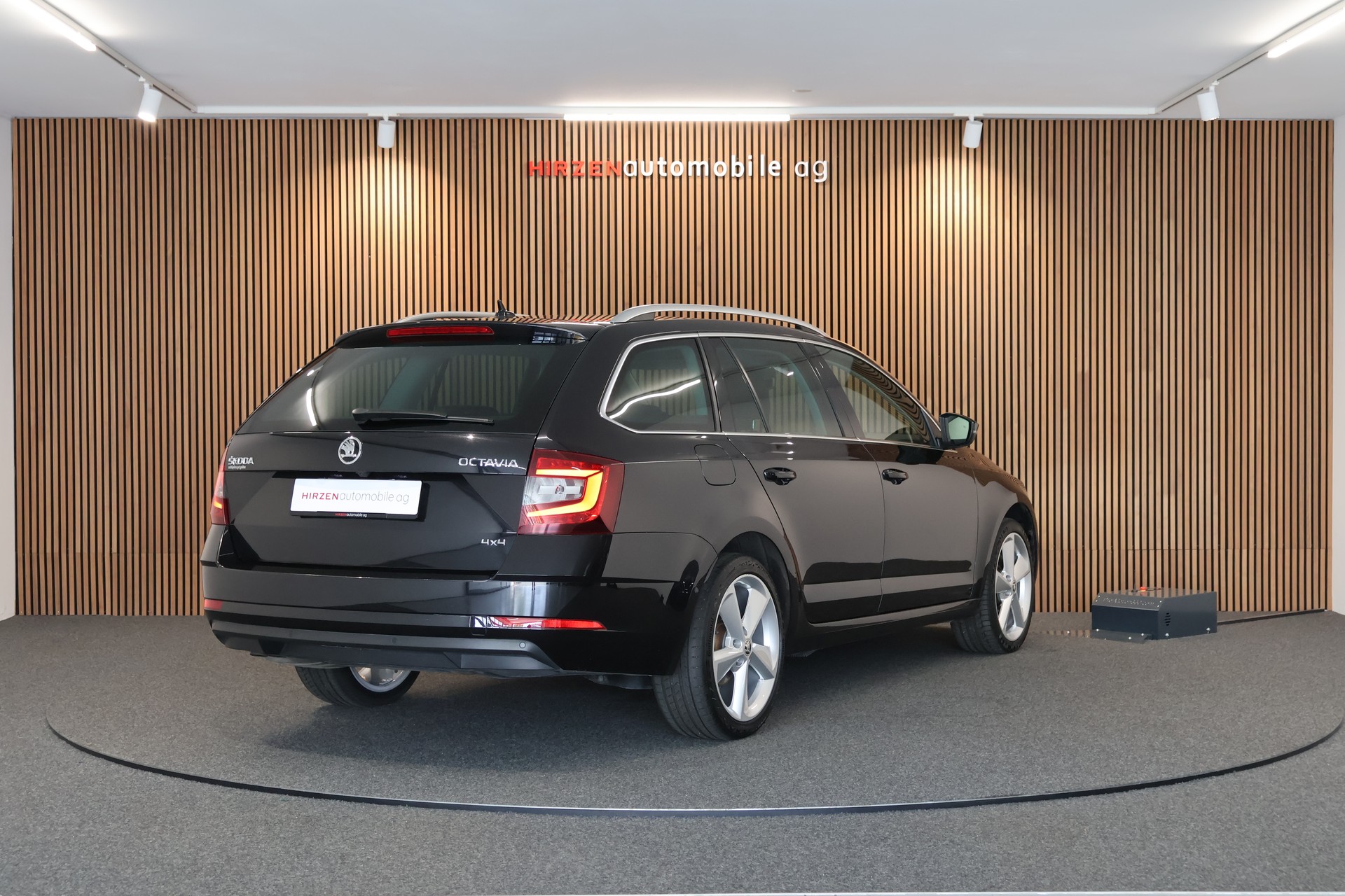 SKODA Octavia Combi 2.0 TDI Style 4x4 DSG-image-4