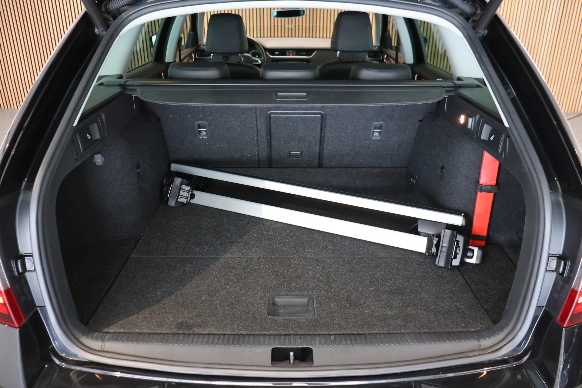 SKODA Octavia Combi 2.0 TDI Style 4x4 DSG-image-12