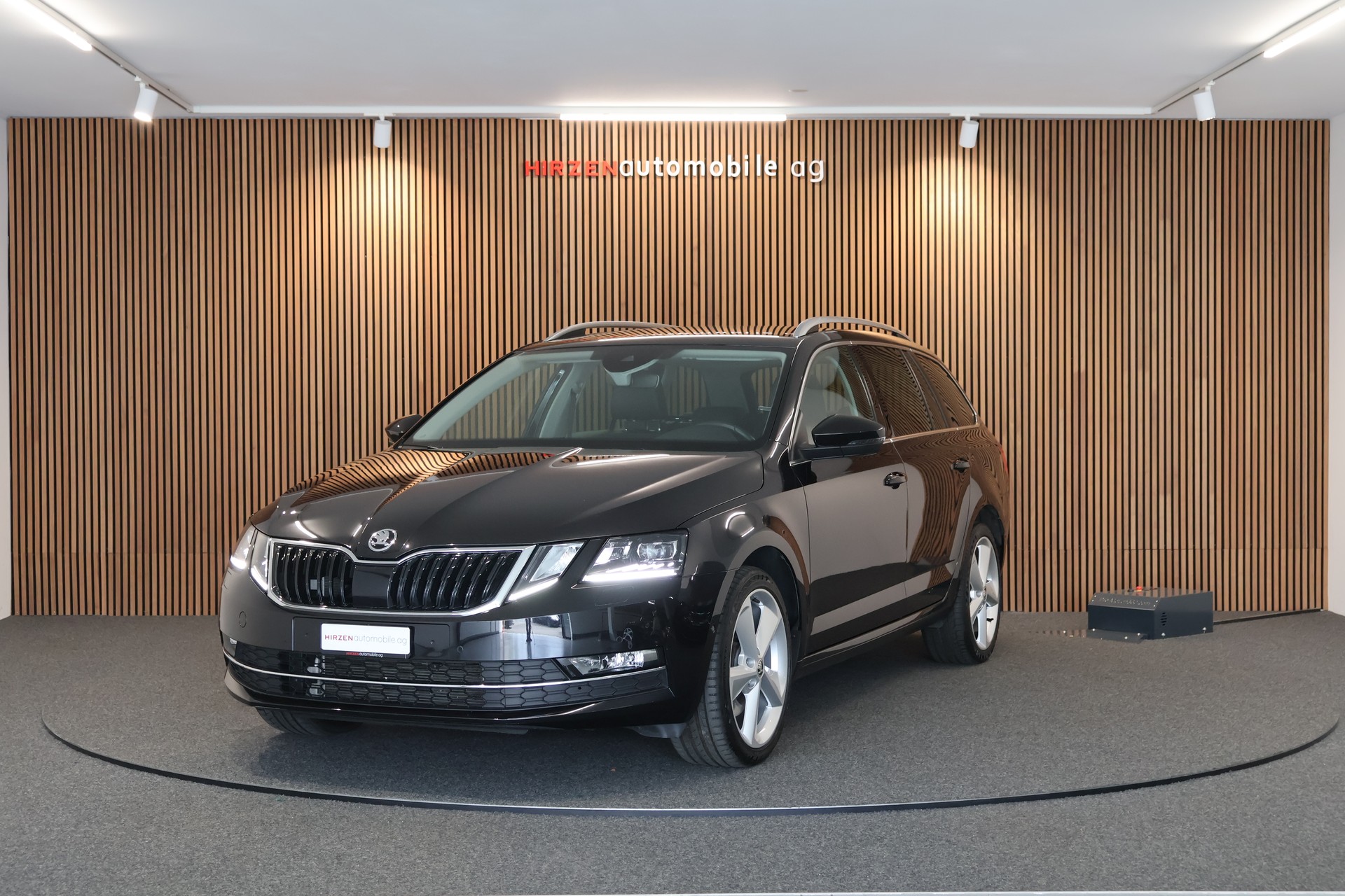 SKODA Octavia Combi 2.0 TDI Style 4x4 DSG-image-0