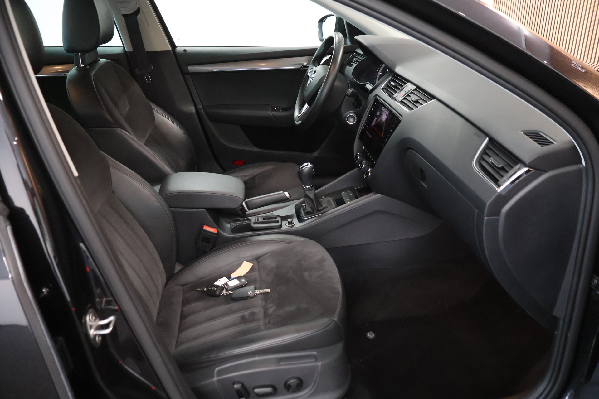 SKODA Octavia Combi 2.0 TDI Style 4x4 DSG-image-15