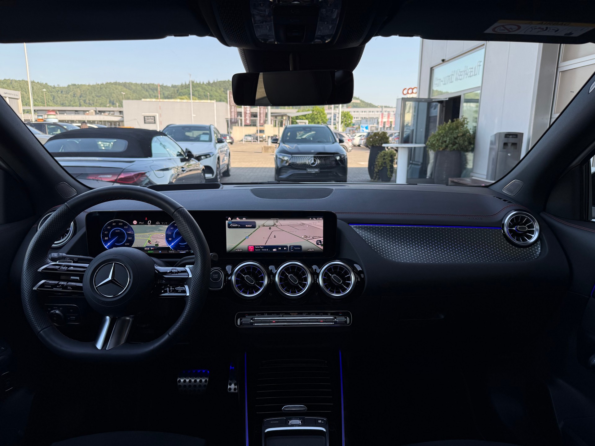 MERCEDES-BENZ EQA 350 AMG Line 4Matic Swiss Star-showroom-element-3