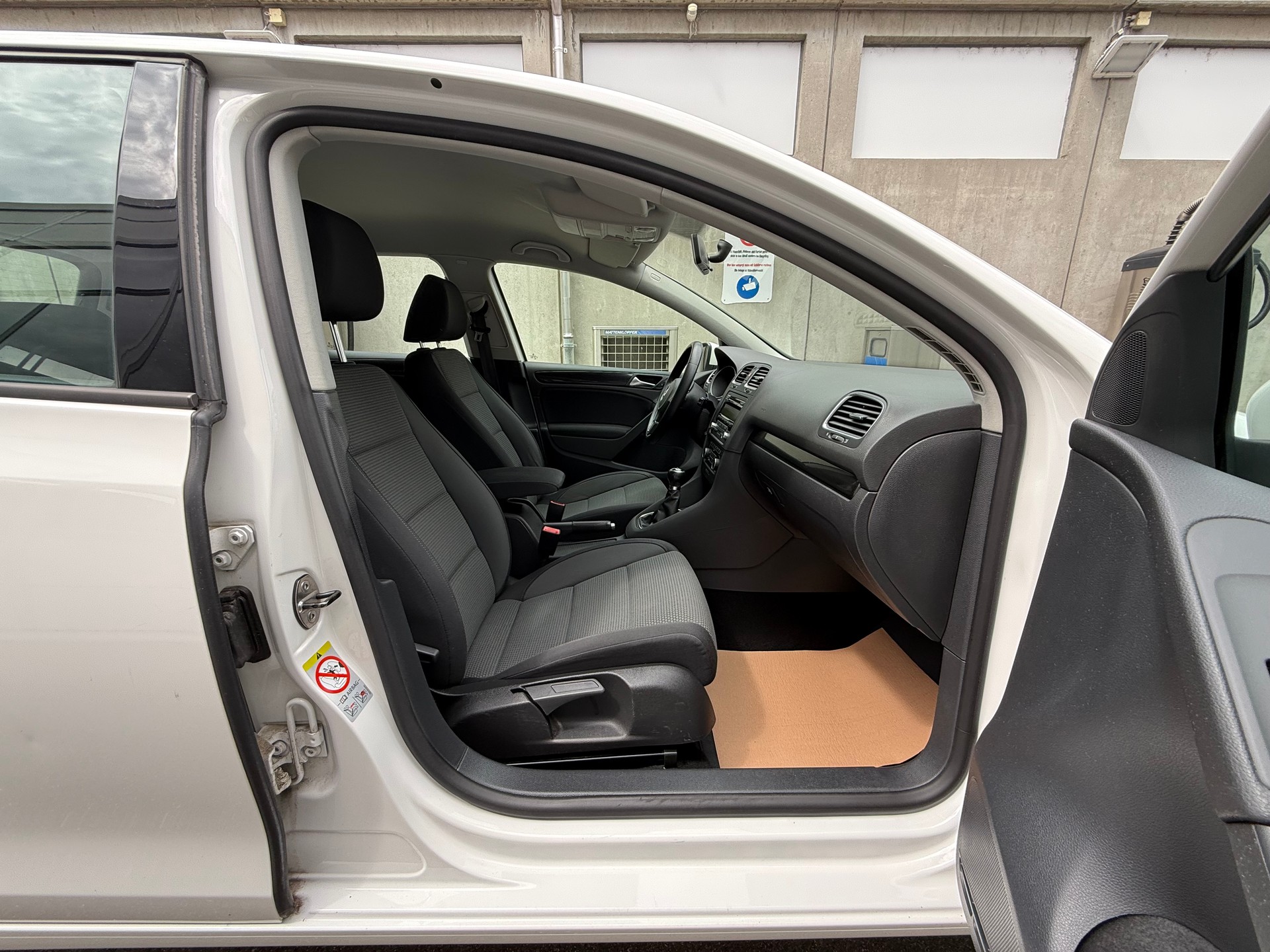 VW Golf 1.4 TSI Comfortline *Frisch ab MFK *Steuerkette frisch ersetzt *2 Schlüssel *8 Fach bereift *Climatronic-image-13