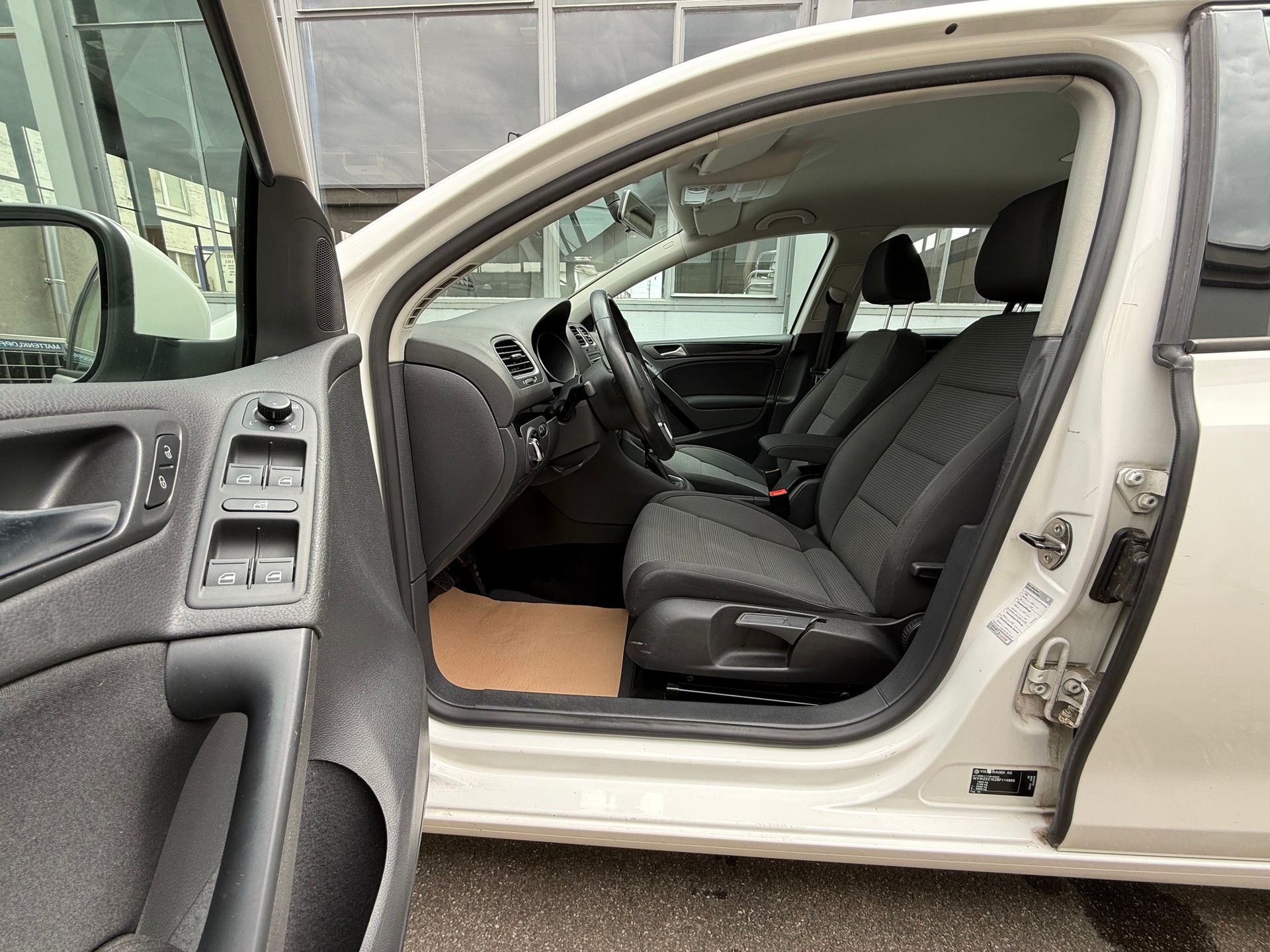 VW Golf 1.4 TSI Comfortline *Frisch ab MFK *Steuerkette frisch ersetzt *2 Schlüssel *8 Fach bereift *Climatronic-image-6