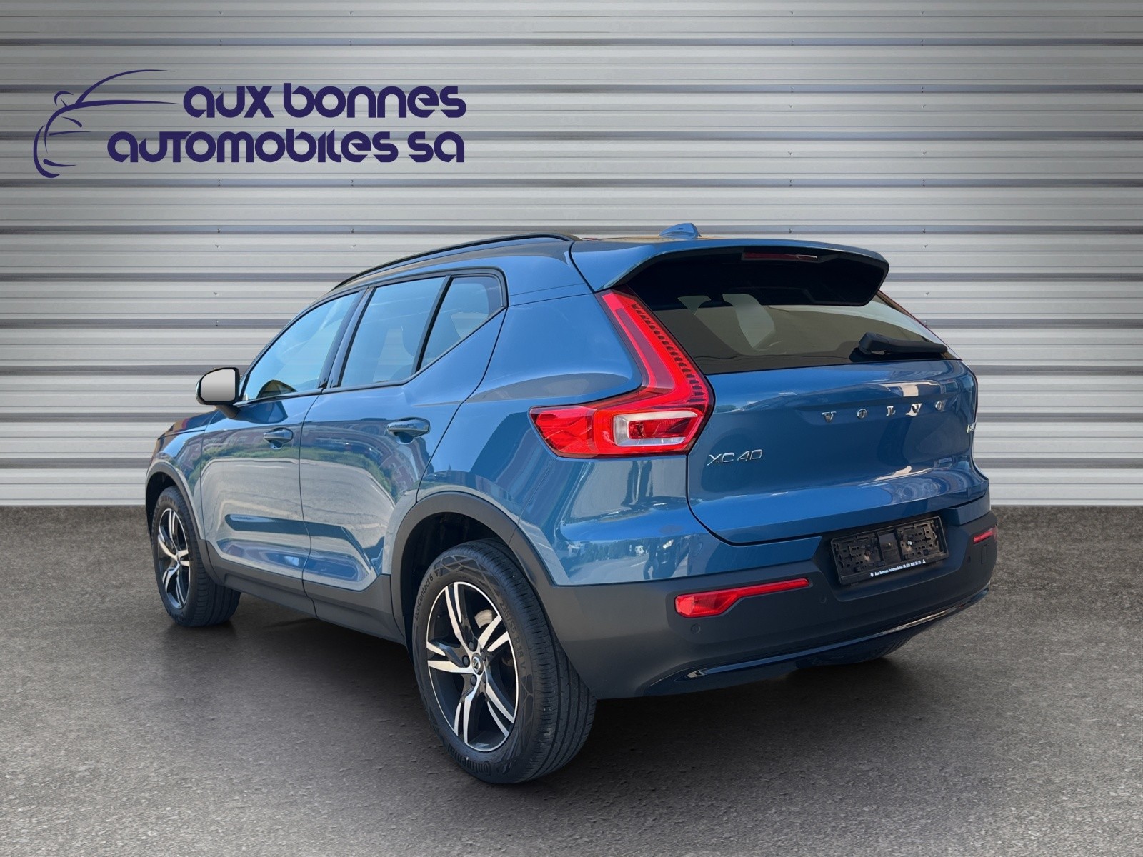 VOLVO XC40 B4 Benzin Mild Hybrid AWD Plus Dark DCT-showroom-element-1