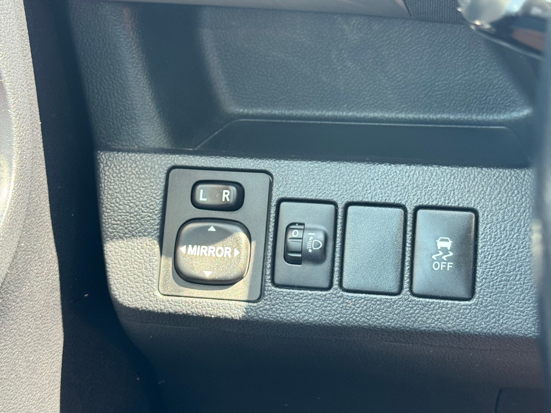 SUBARU Trezia 1.4D Swiss-image-12