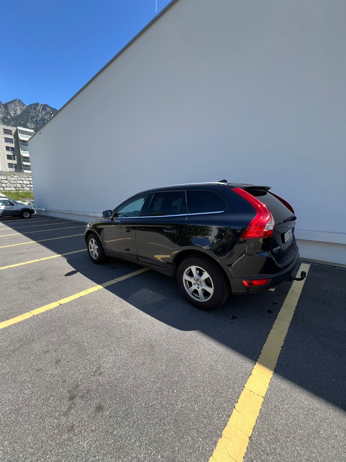 VOLVO XC60 D5 AWD Summum Geartronic-image-4