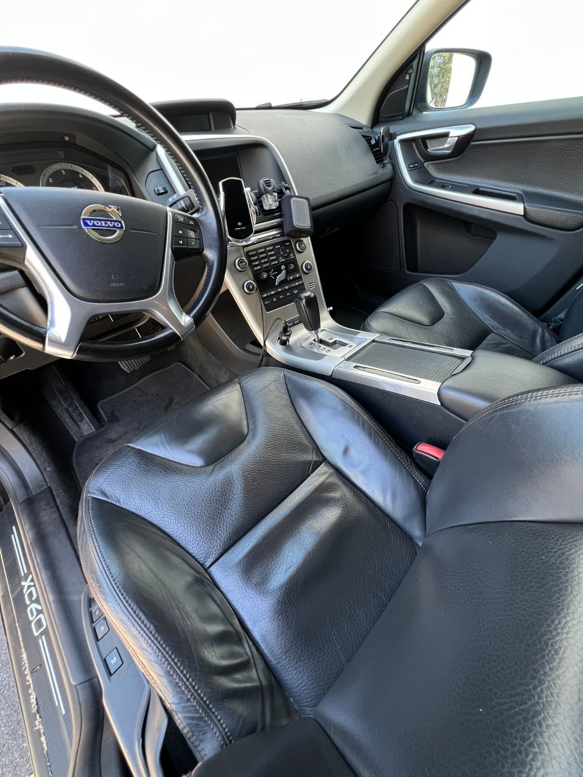 VOLVO XC60 D5 AWD Summum Geartronic-image-7
