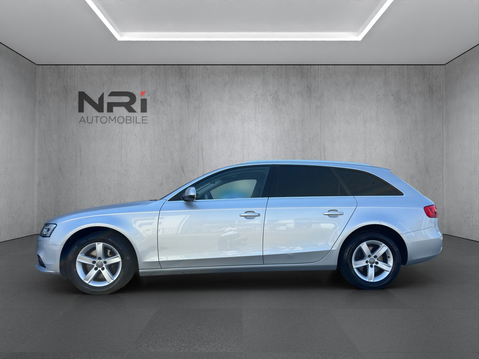 AUDI A4 Avant 2.0 TDI 177 quattro S-Tronic-image-7