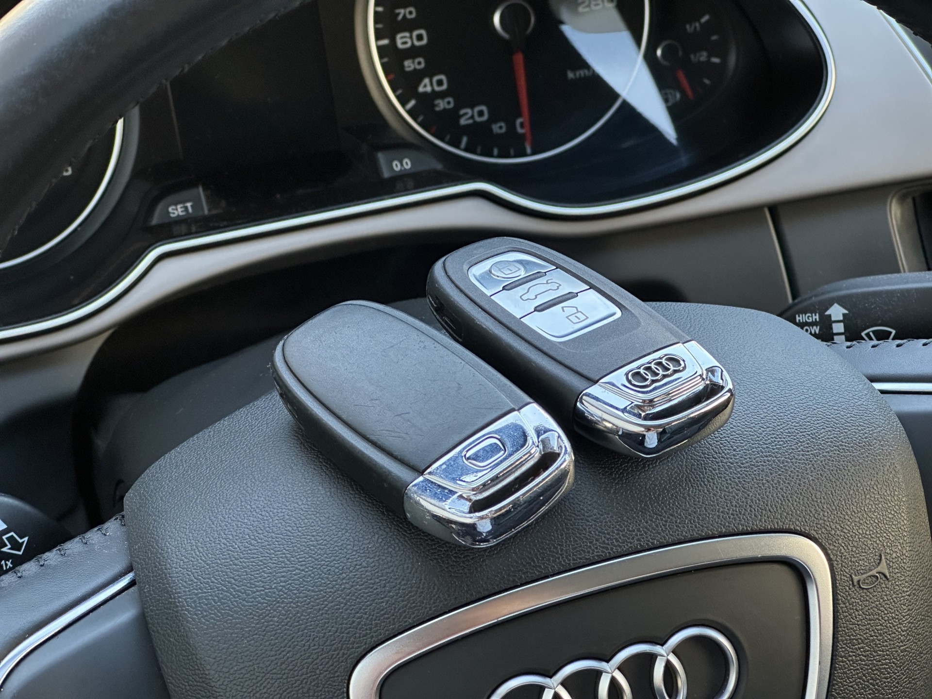 AUDI A4 Avant 2.0 TDI 177 quattro S-Tronic-image-17